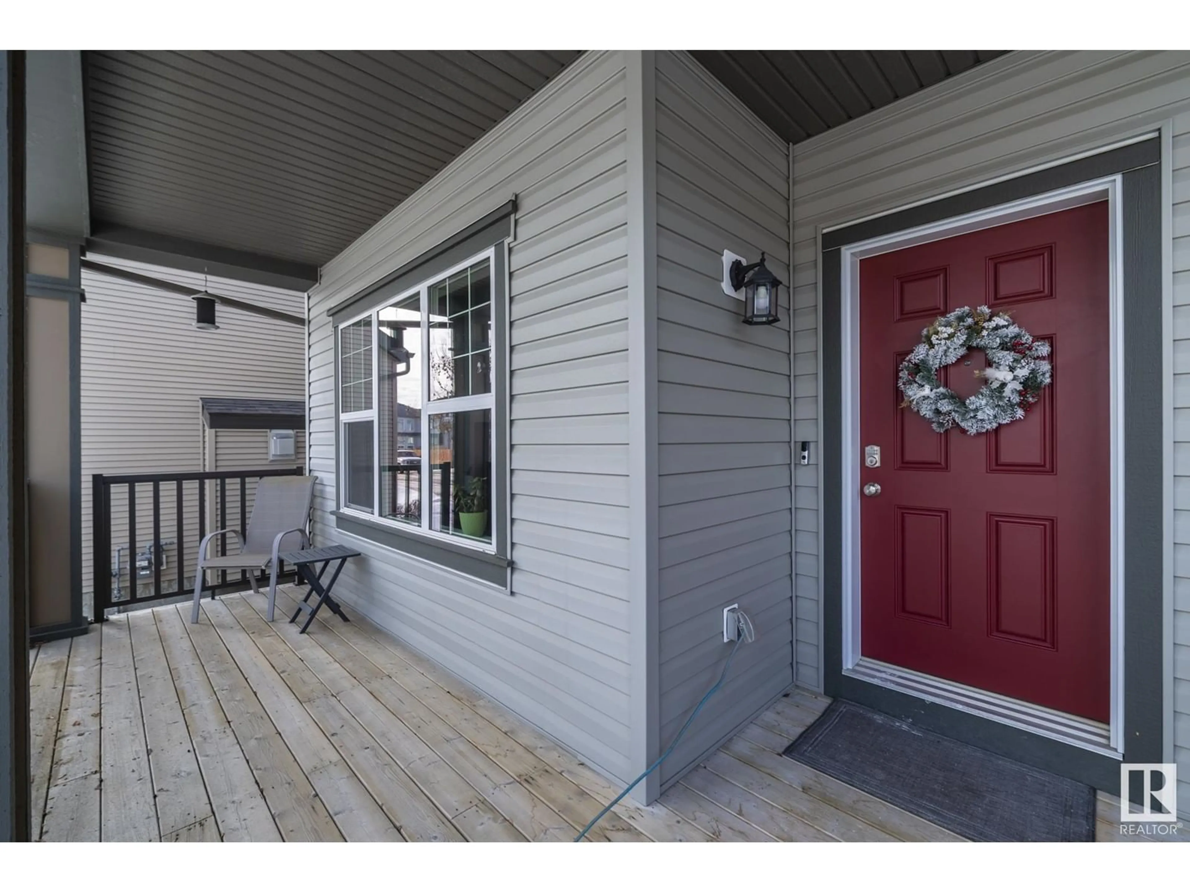 Indoor entryway for 17616 58 ST NW, Edmonton Alberta T5Y0V2