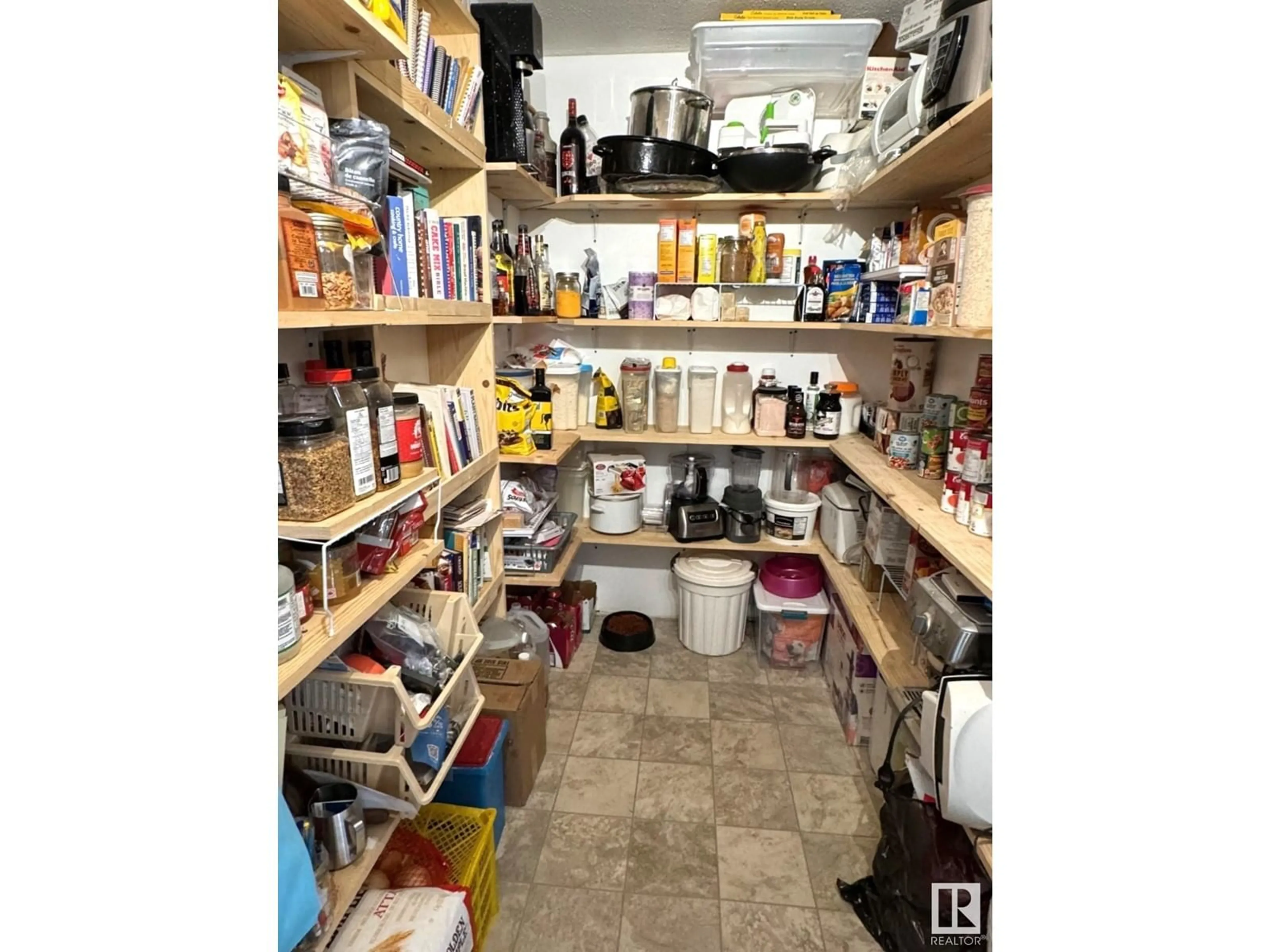 Storage room or clothes room or walk-in closet for 55017 Highway 751, Rural Yellowhead Alberta T0E1S0