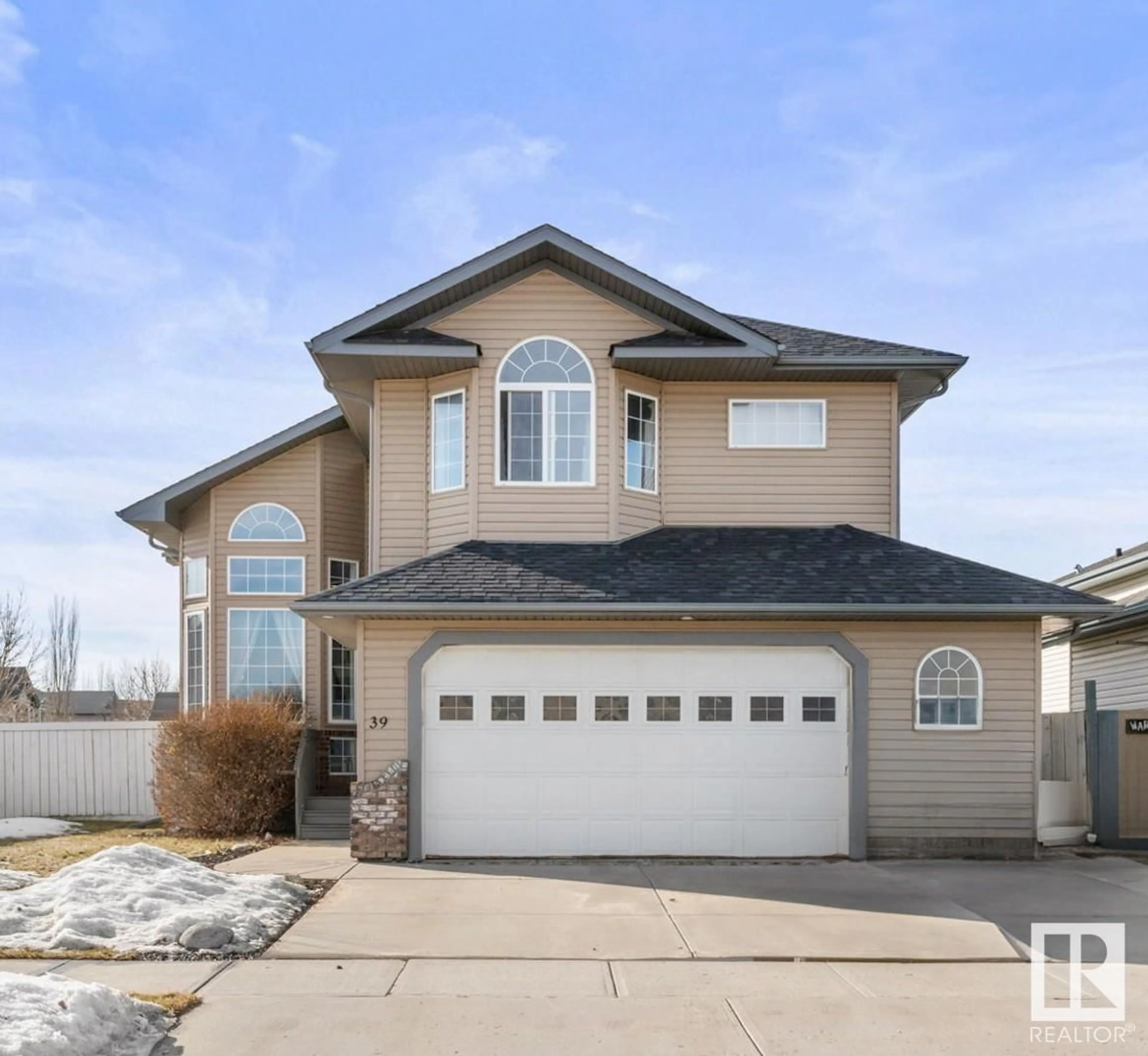 Home with vinyl exterior material, street for 39 WILLOW PARK RD, Stony Plain Alberta T7Z2X8