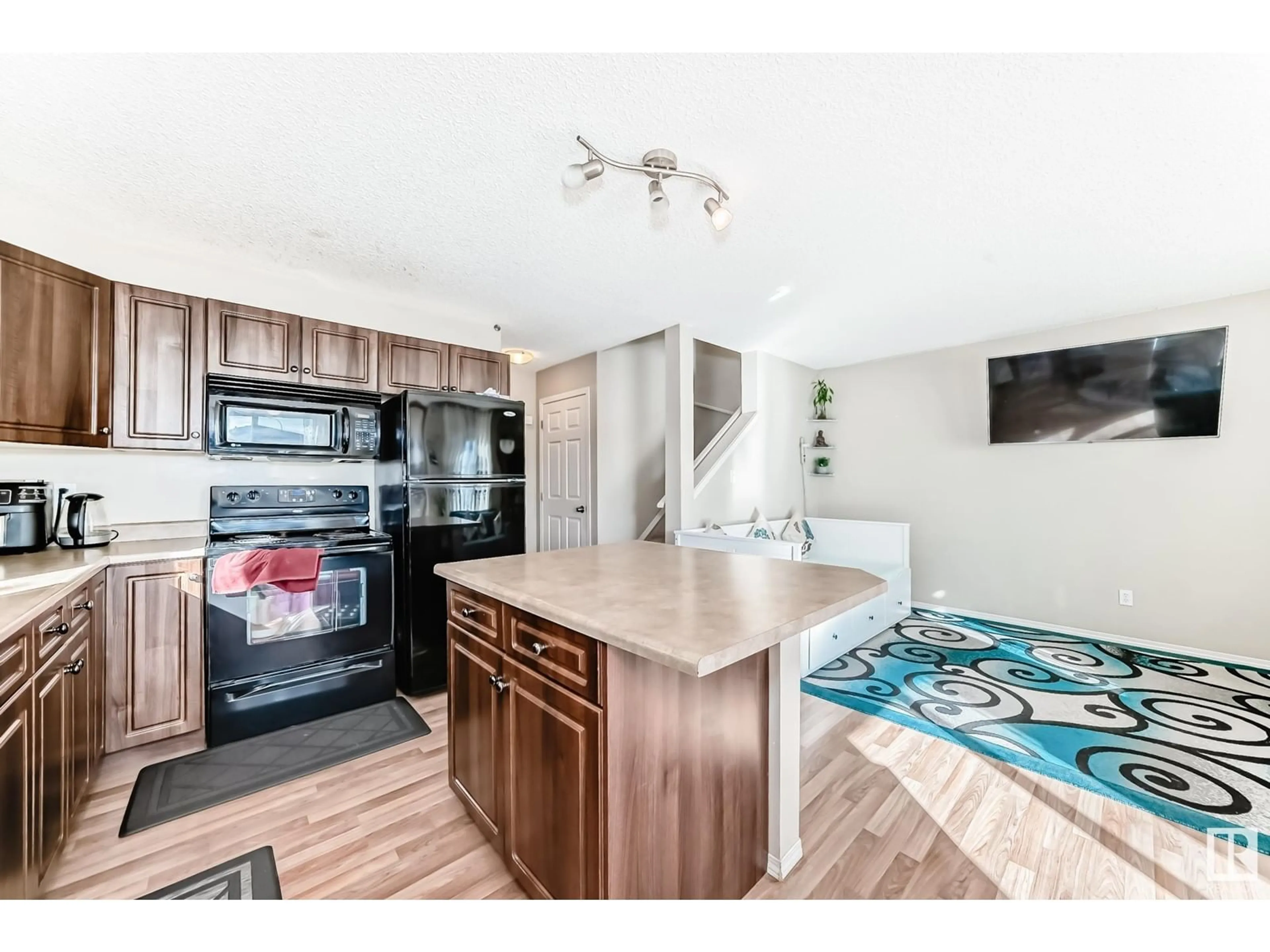 Open concept kitchen, unknown for 5955 164 AV NW, Edmonton Alberta T5Y0B2