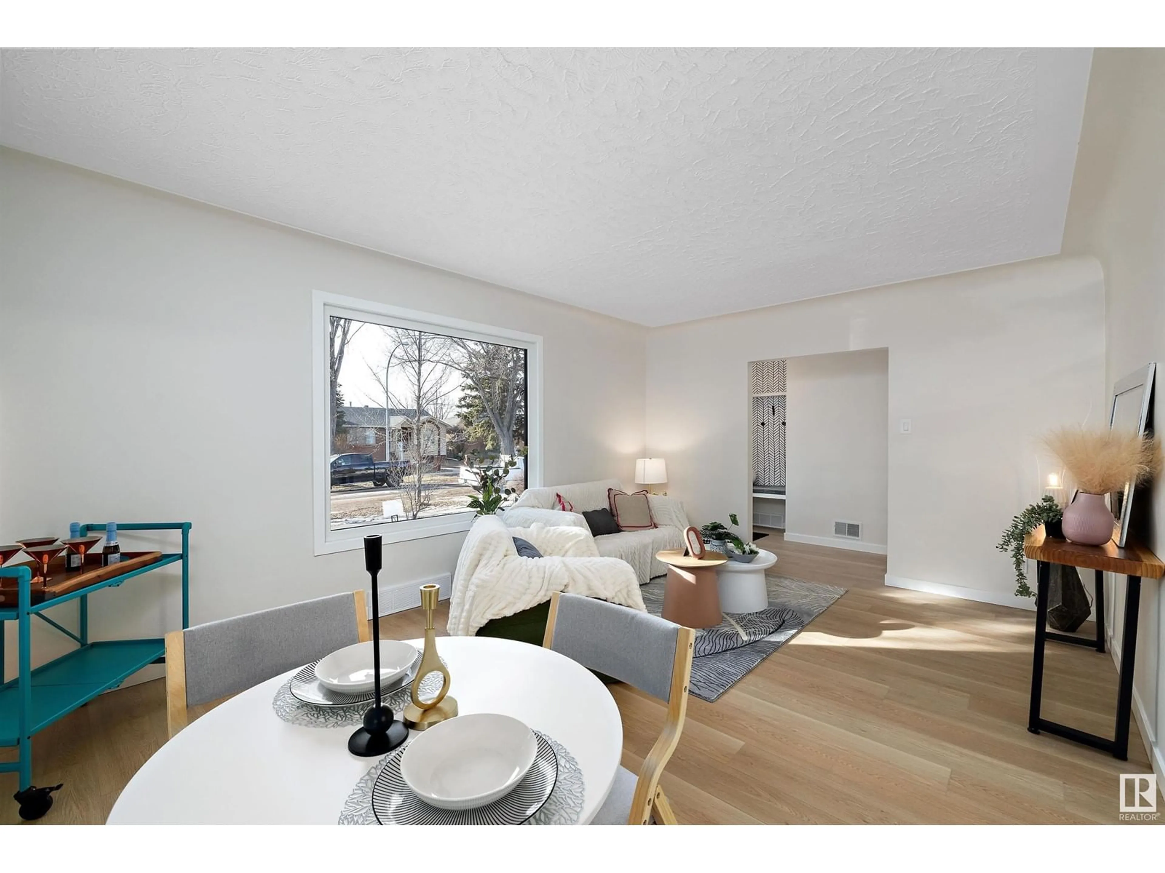 A pic of a room for 9816 64 AV NW, Edmonton Alberta T6E0J5