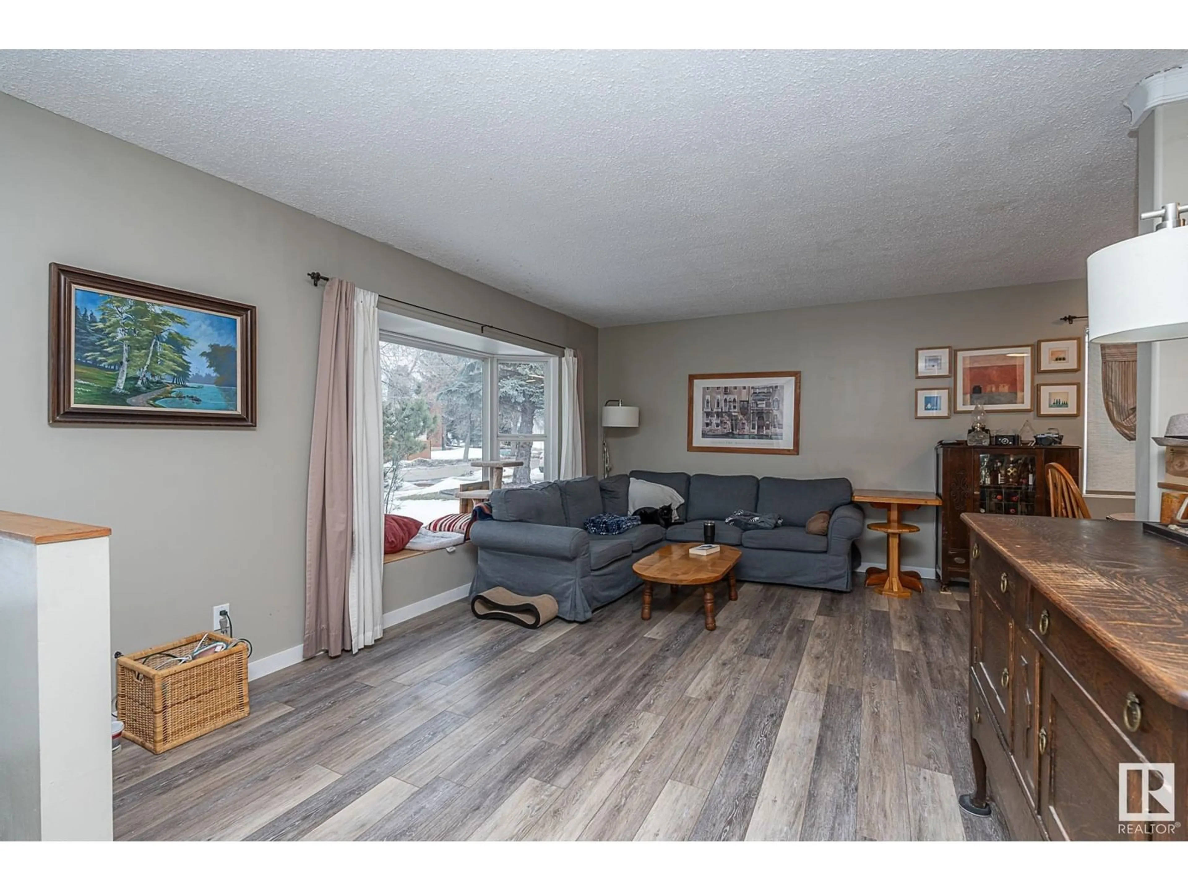 Living room with furniture, wood/laminate floor for 1 Longview CR, St. Albert Alberta T8N2W1