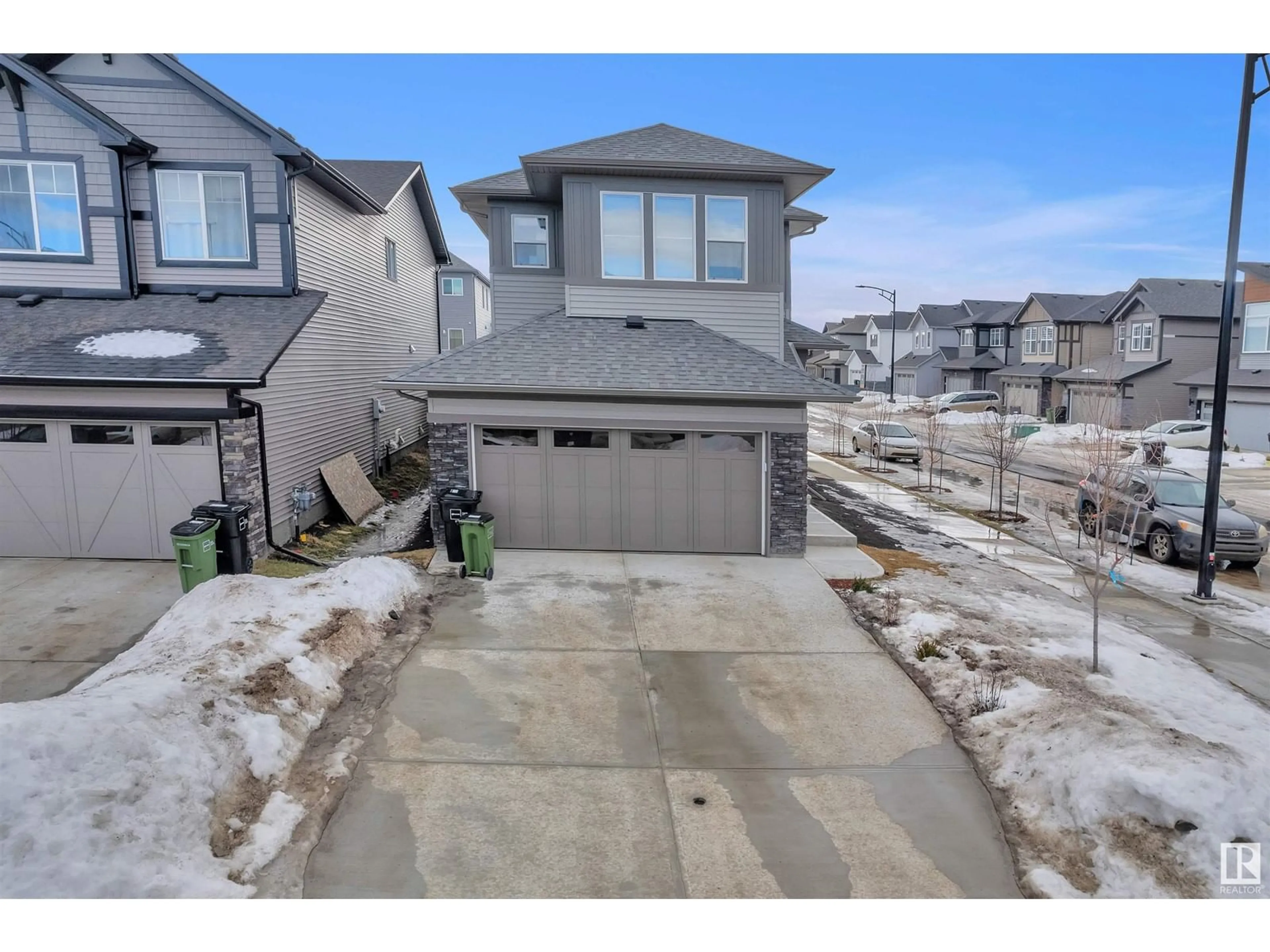 A pic from outside/outdoor area/front of a property/back of a property/a pic from drone, street for 4825 KINNEY RD SW, Edmonton Alberta T6W5G2