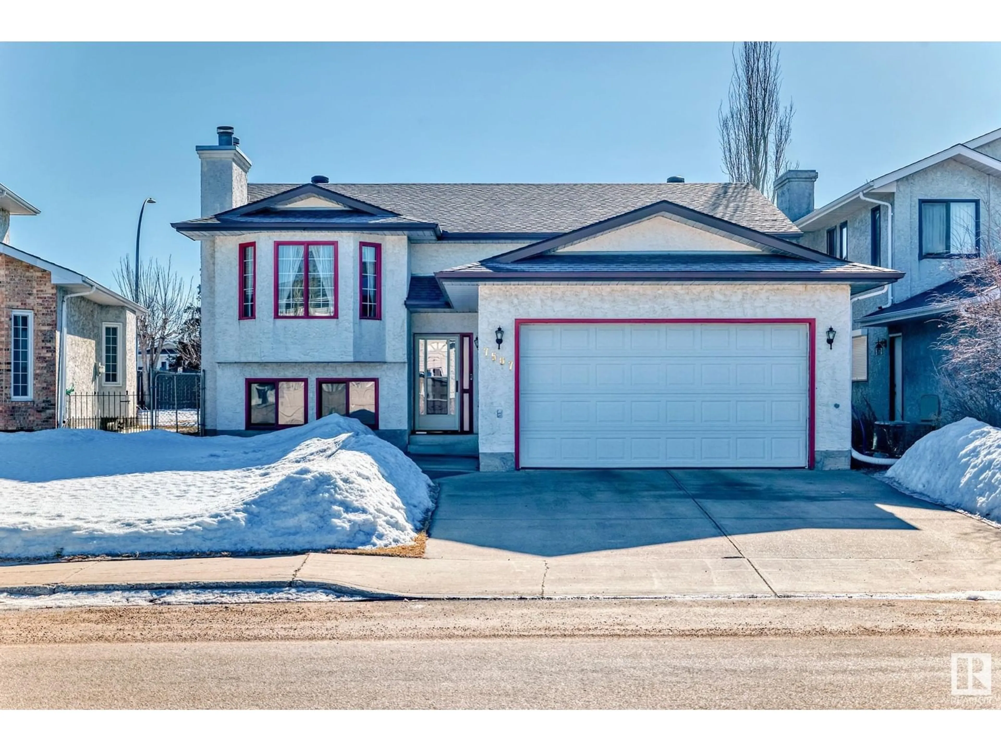 Home with vinyl exterior material, street for 7507 154 AV NW, Edmonton Alberta T5Z2X6