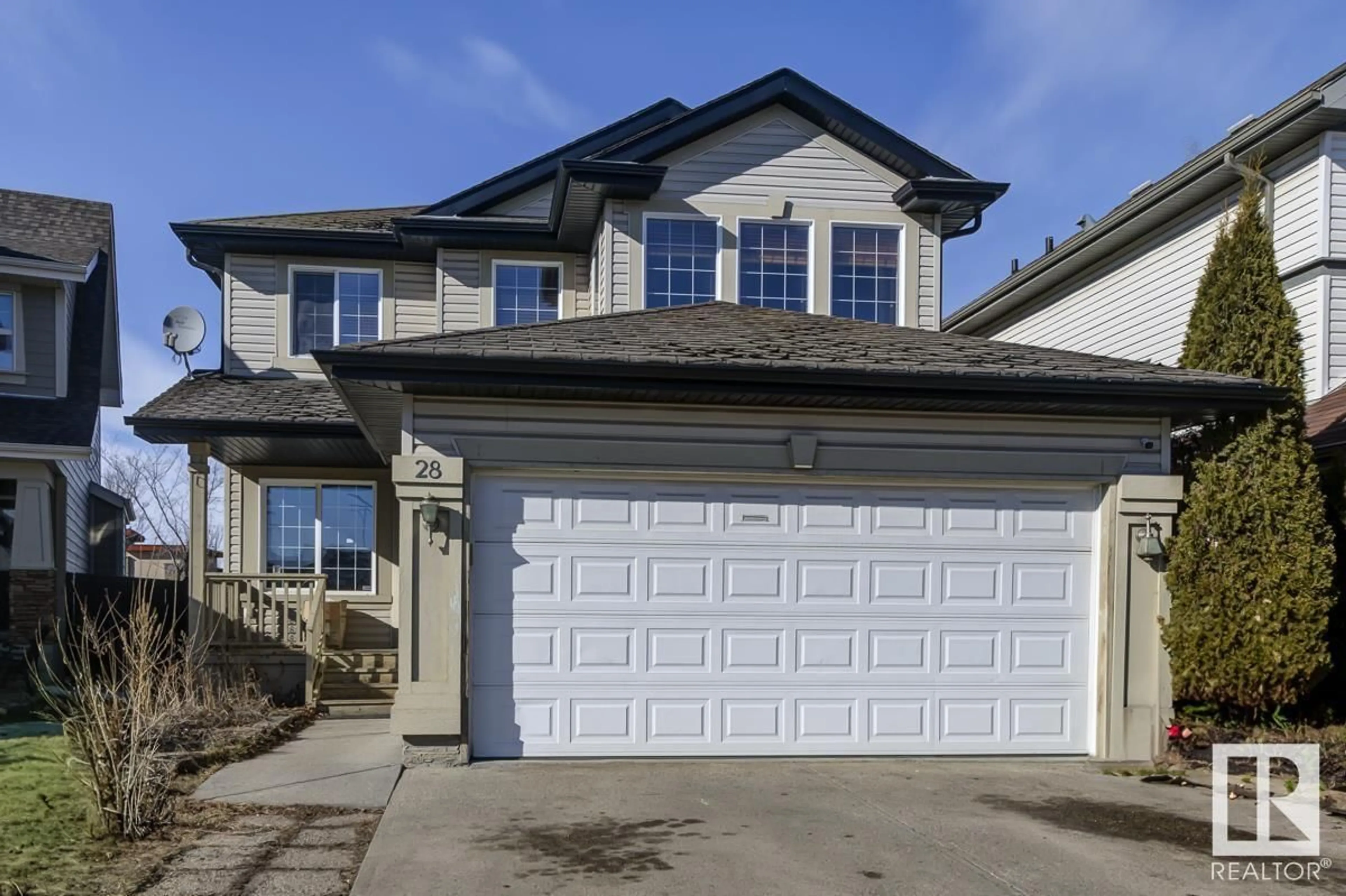 Home with vinyl exterior material, street for 28 BECKER CR, Fort Saskatchewan Alberta T8L0C1