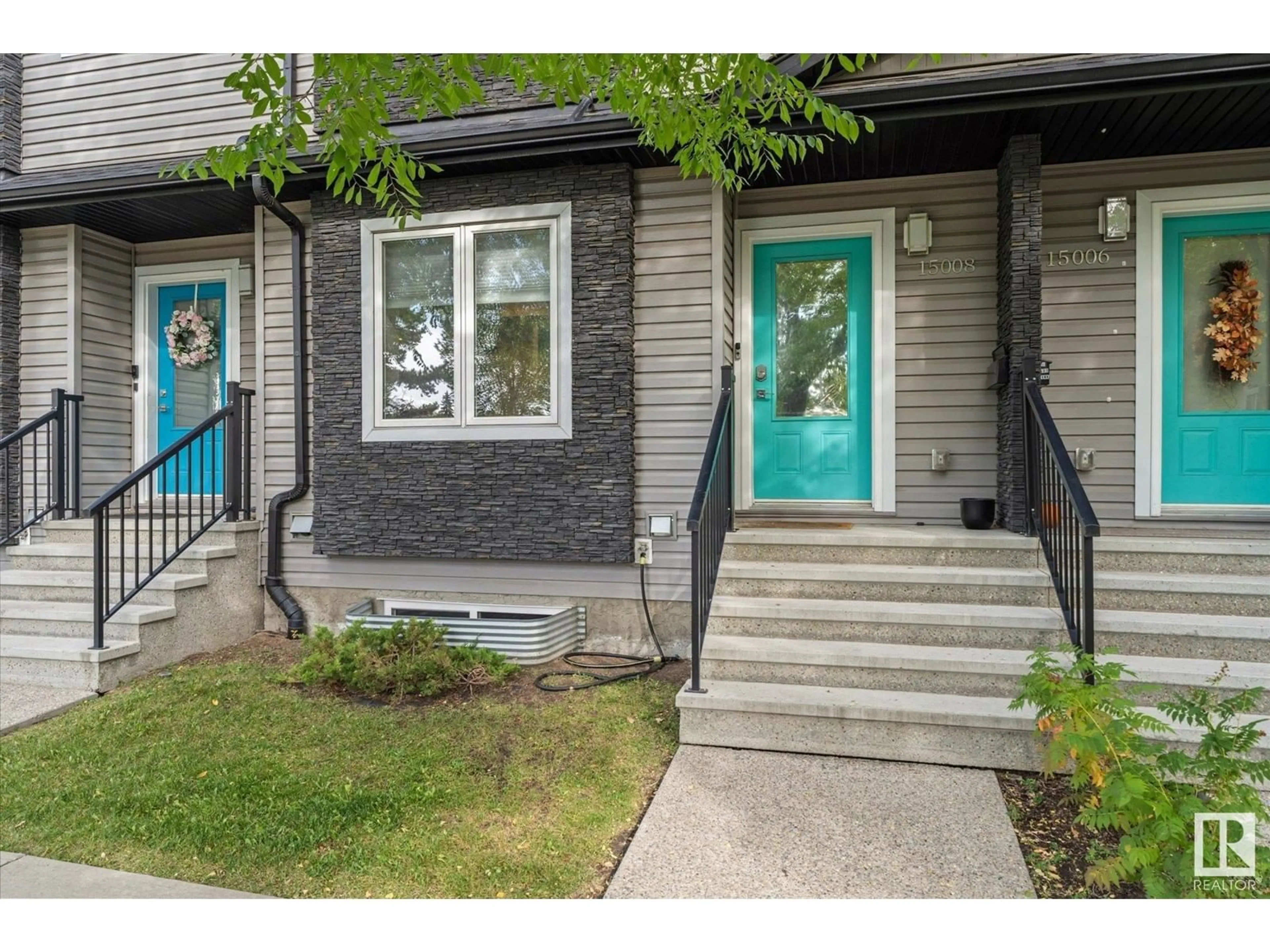 Indoor entryway for 15008 105 AV NW, Edmonton Alberta T5P4P1