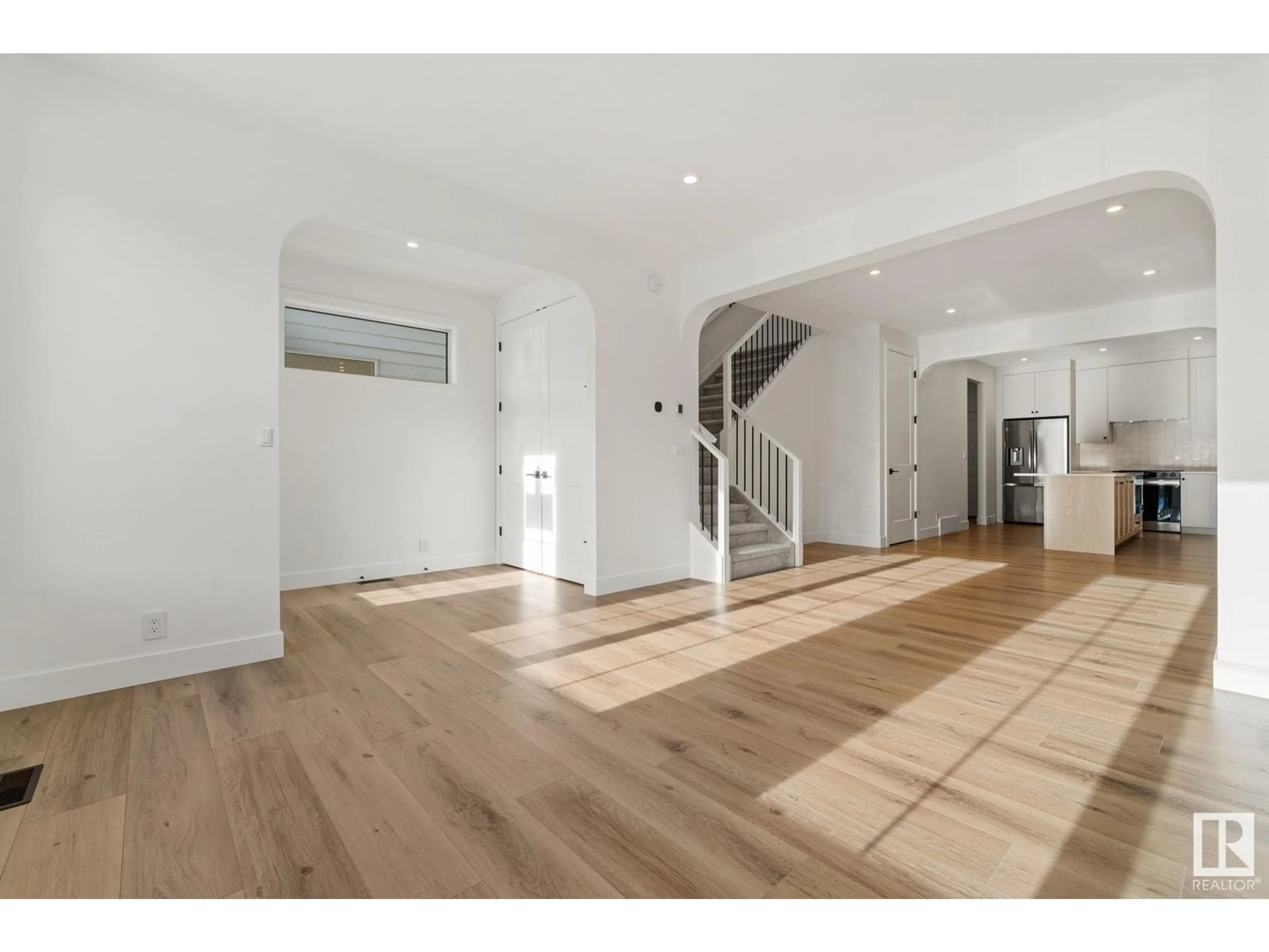 Indoor foyer for 105 NEWBURY CI, Sherwood Park Alberta T8B0C4