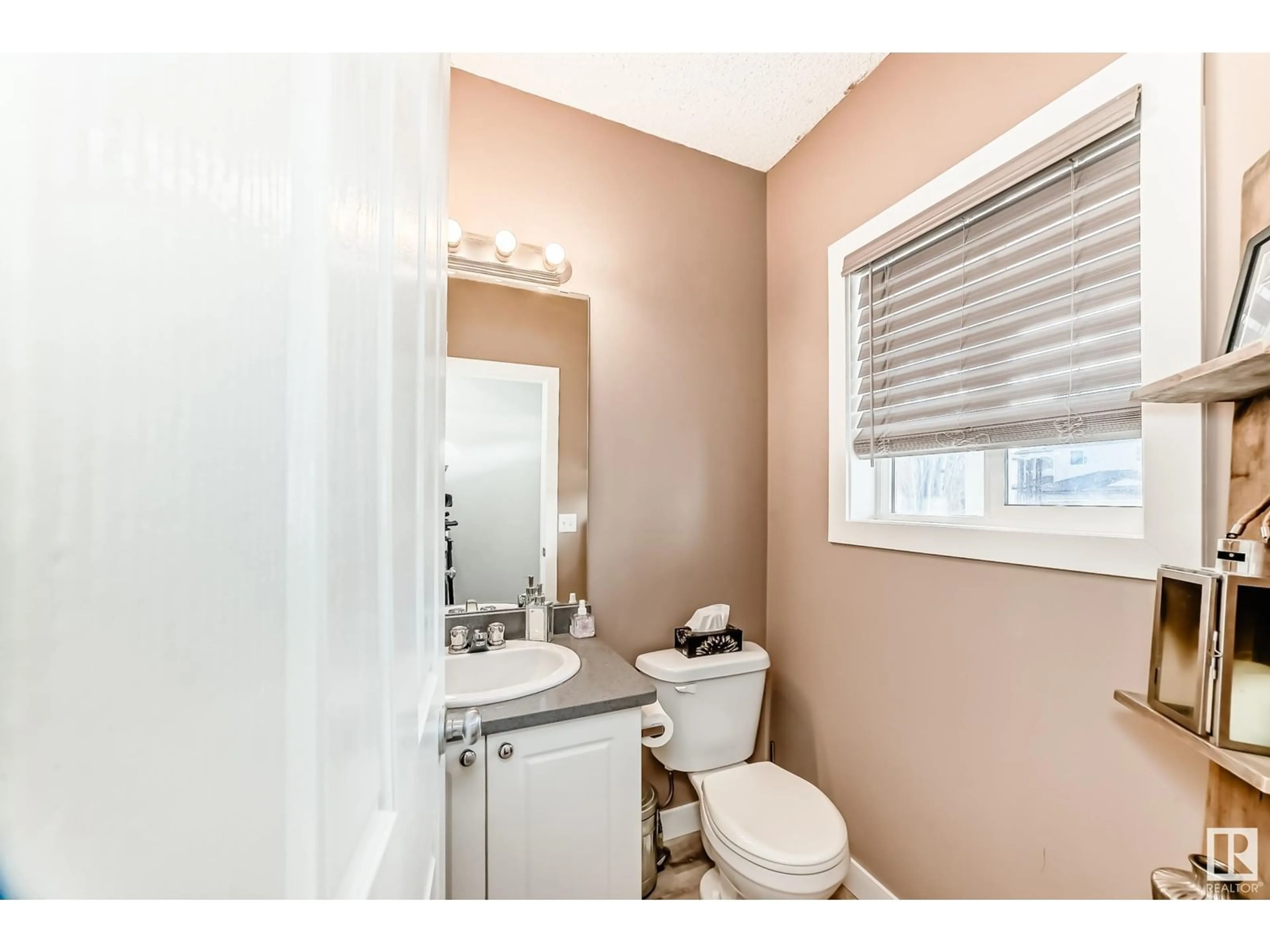 Standard bathroom, unknown for 33 NEVIS CL, St. Albert Alberta T8N0R7