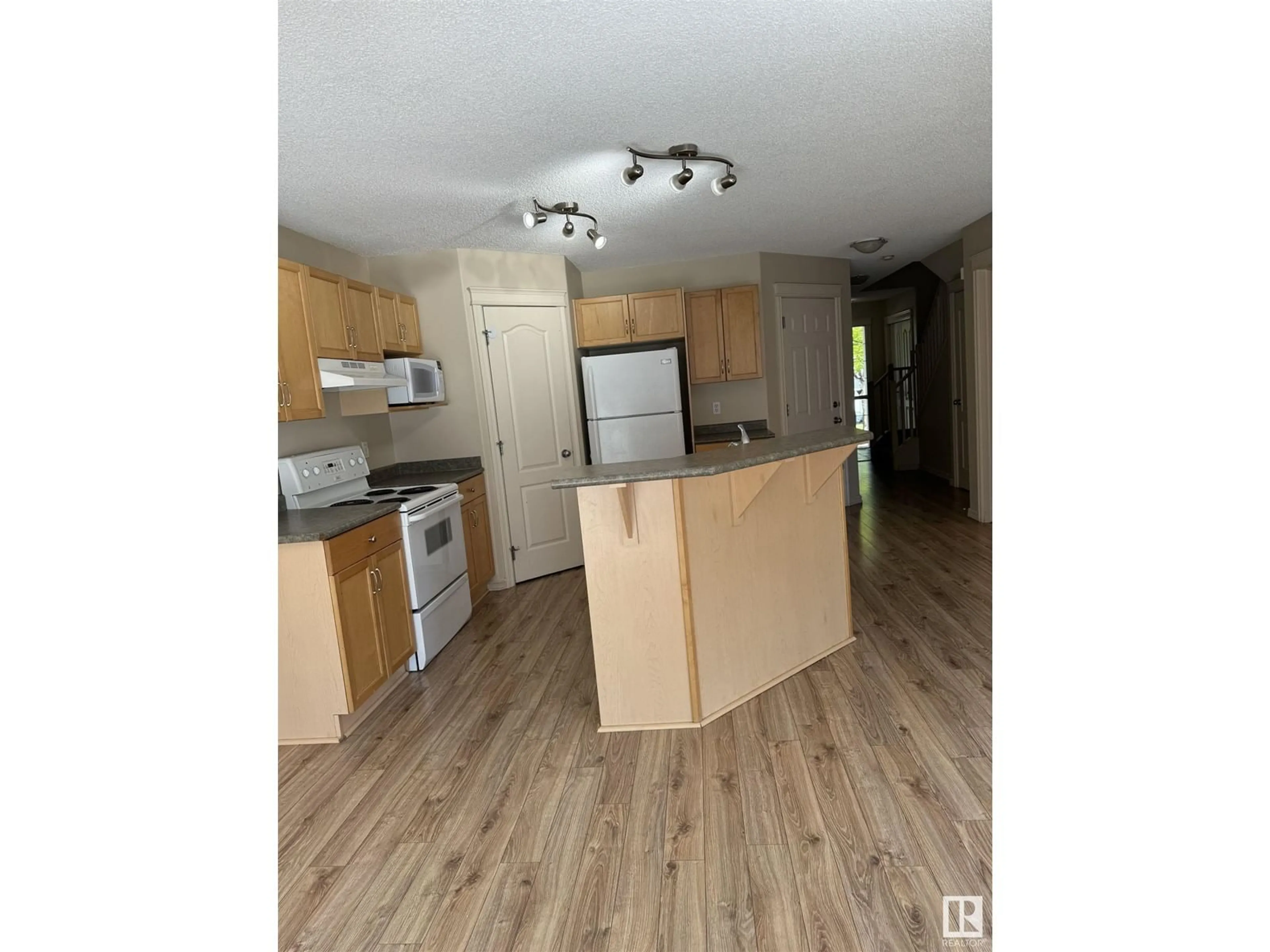 Standard kitchen, wood/laminate floor for 2534 Rabbit Hill RD NW, Edmonton Alberta T6R2Y9