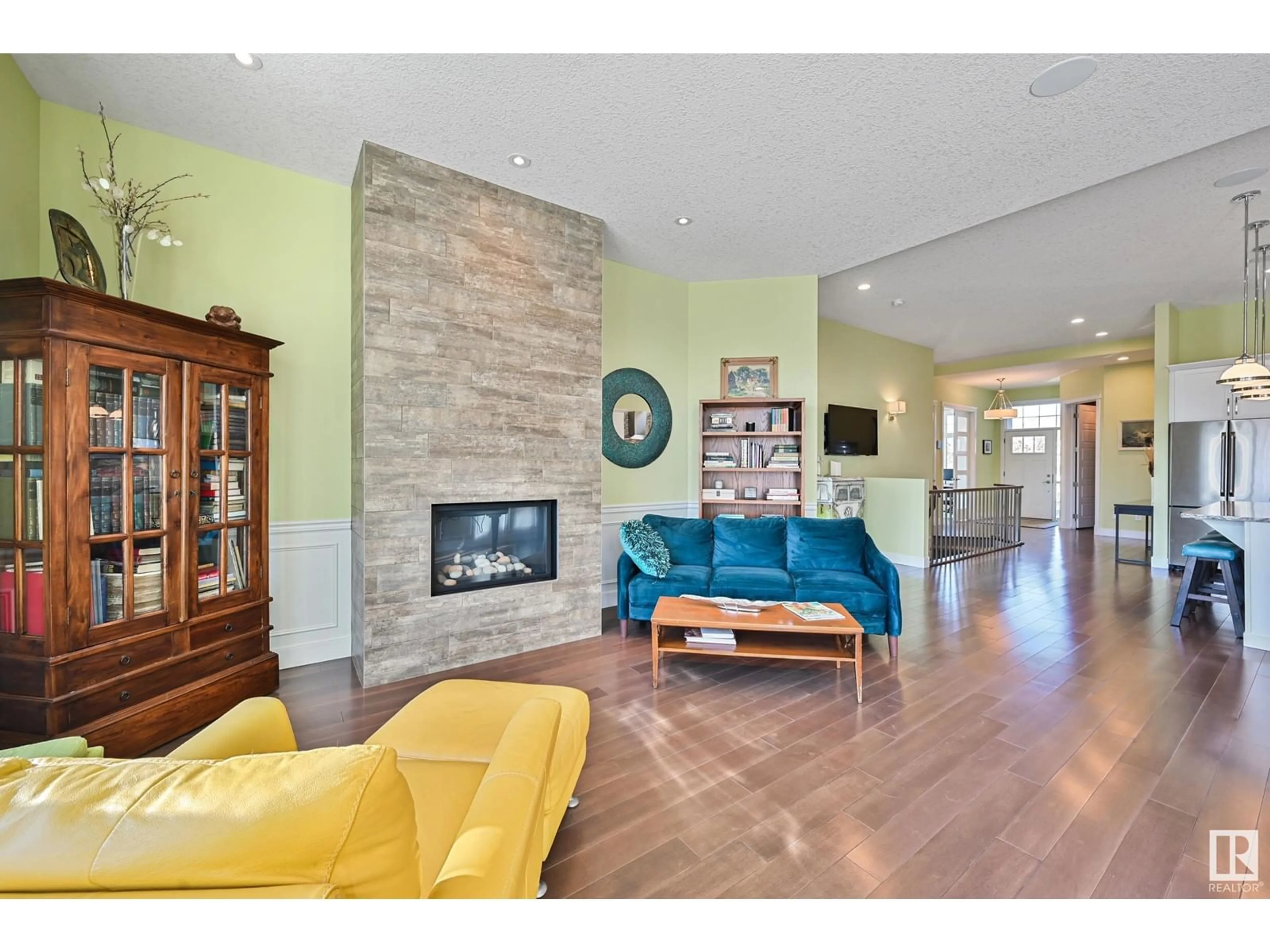 Living room with furniture, unknown for NW - 7570 MAY CM, Edmonton Alberta T6R0G9