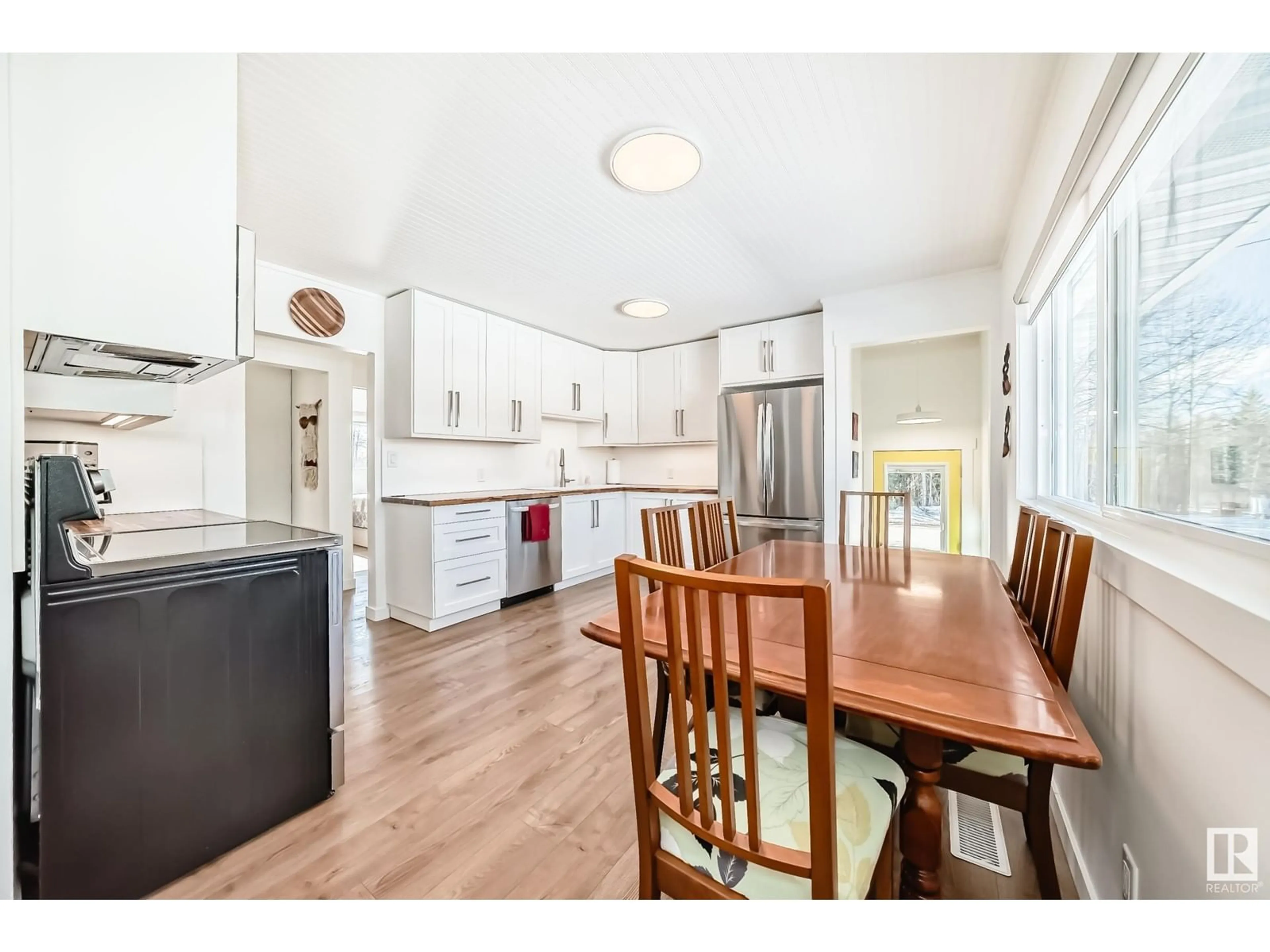 Open concept kitchen, unknown for 4925 55 AV, Cynthia Alberta T0E0K0