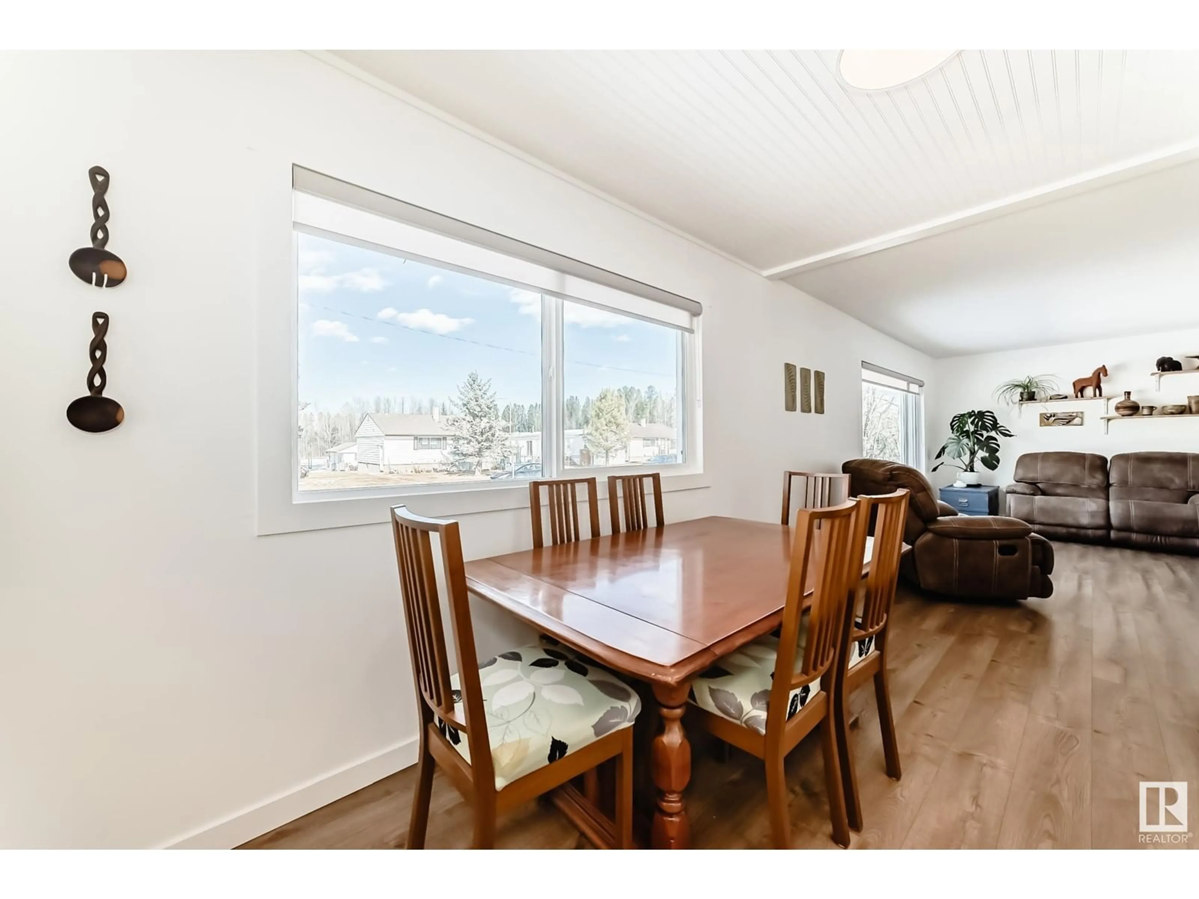 Dining room, wood/laminate floor for 4925 55 AV, Cynthia Alberta T0E0K0