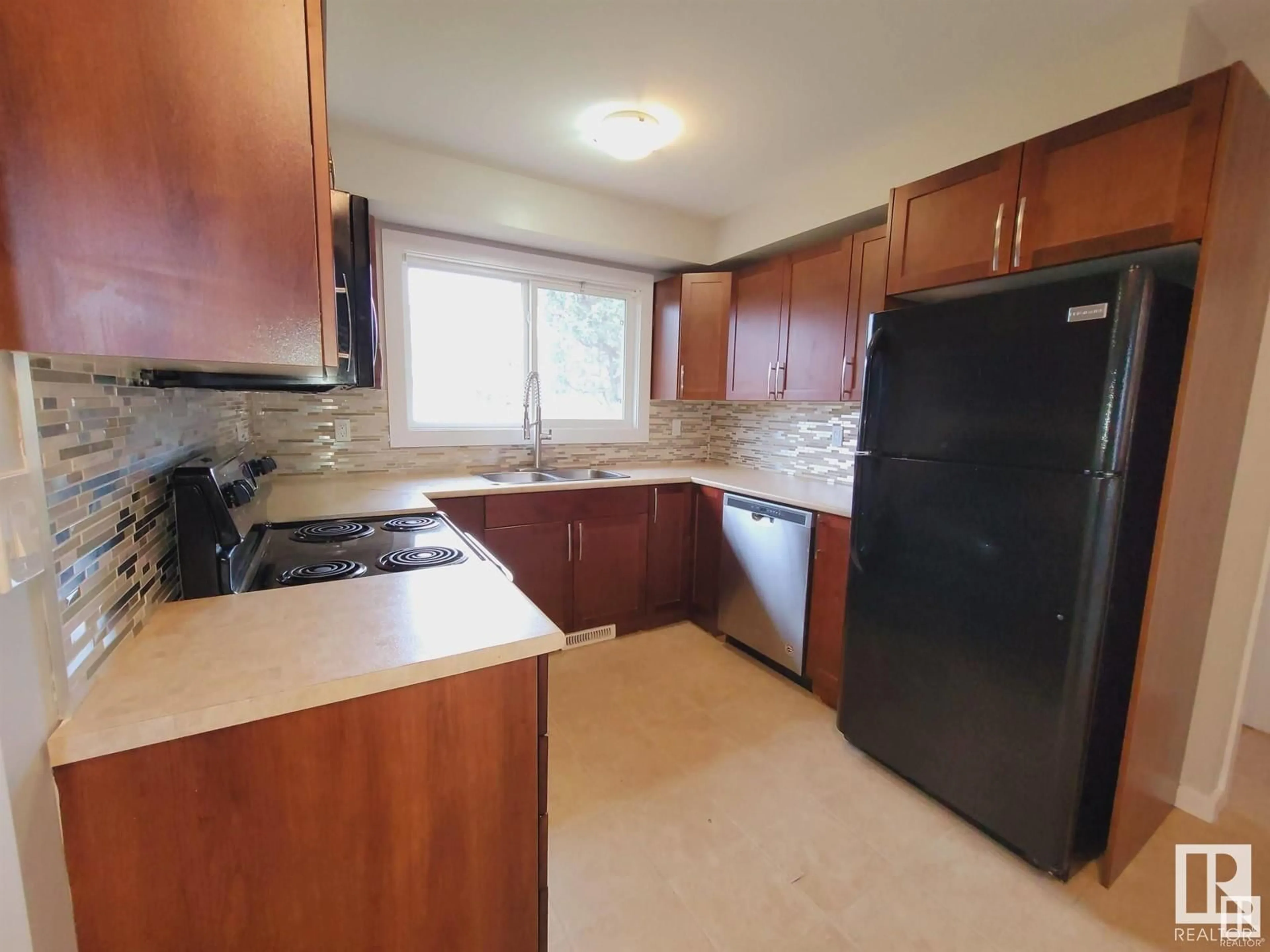 Standard kitchen, unknown for 15011 67 ST NW, Edmonton Alberta T5C0C9