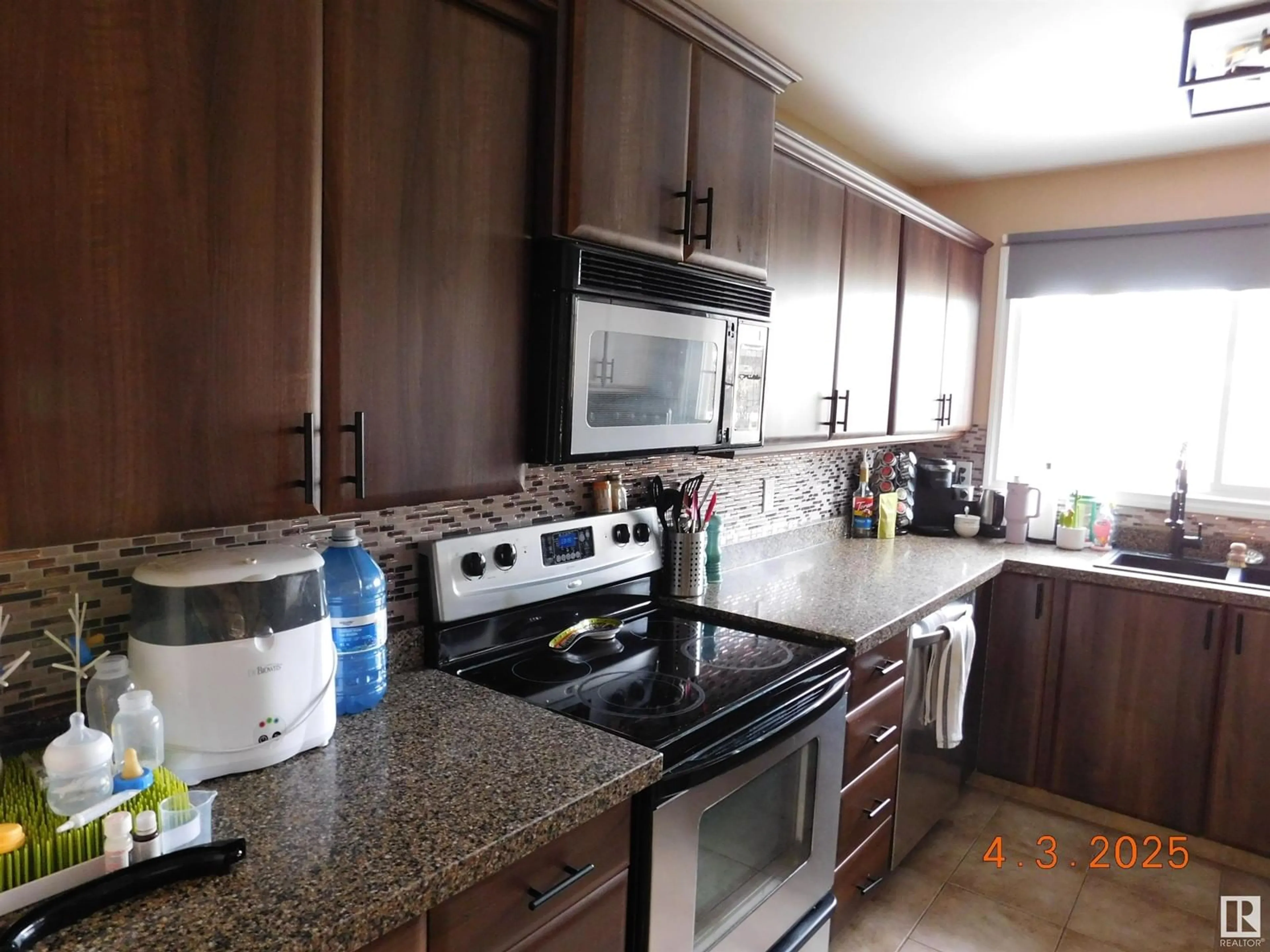 Standard kitchen, unknown for 9355 52 ST NW, Edmonton Alberta T6B1G6