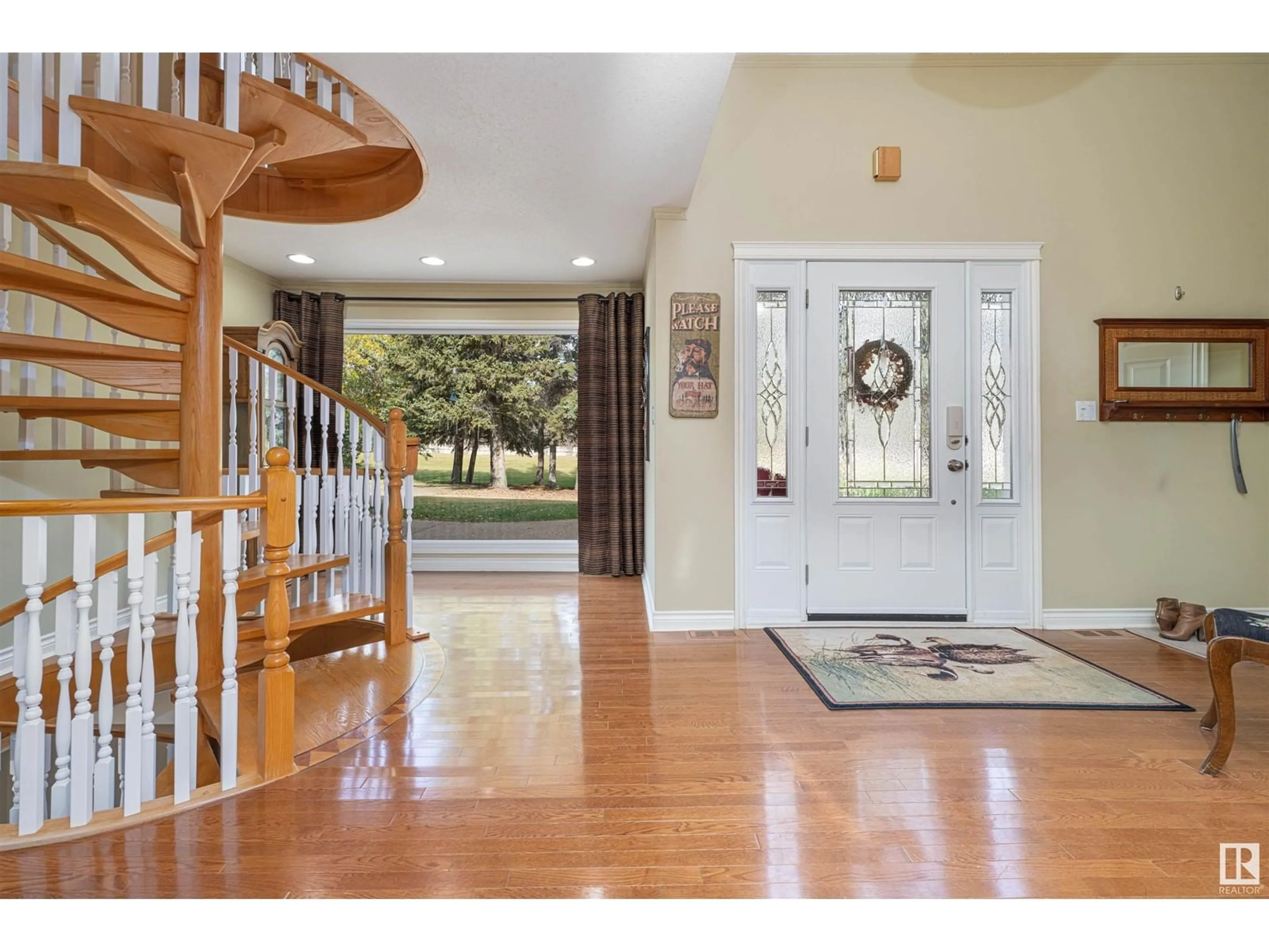 Indoor entryway for 23022 LAMOUREUX DR, Rural Sturgeon County Alberta T8L2T2