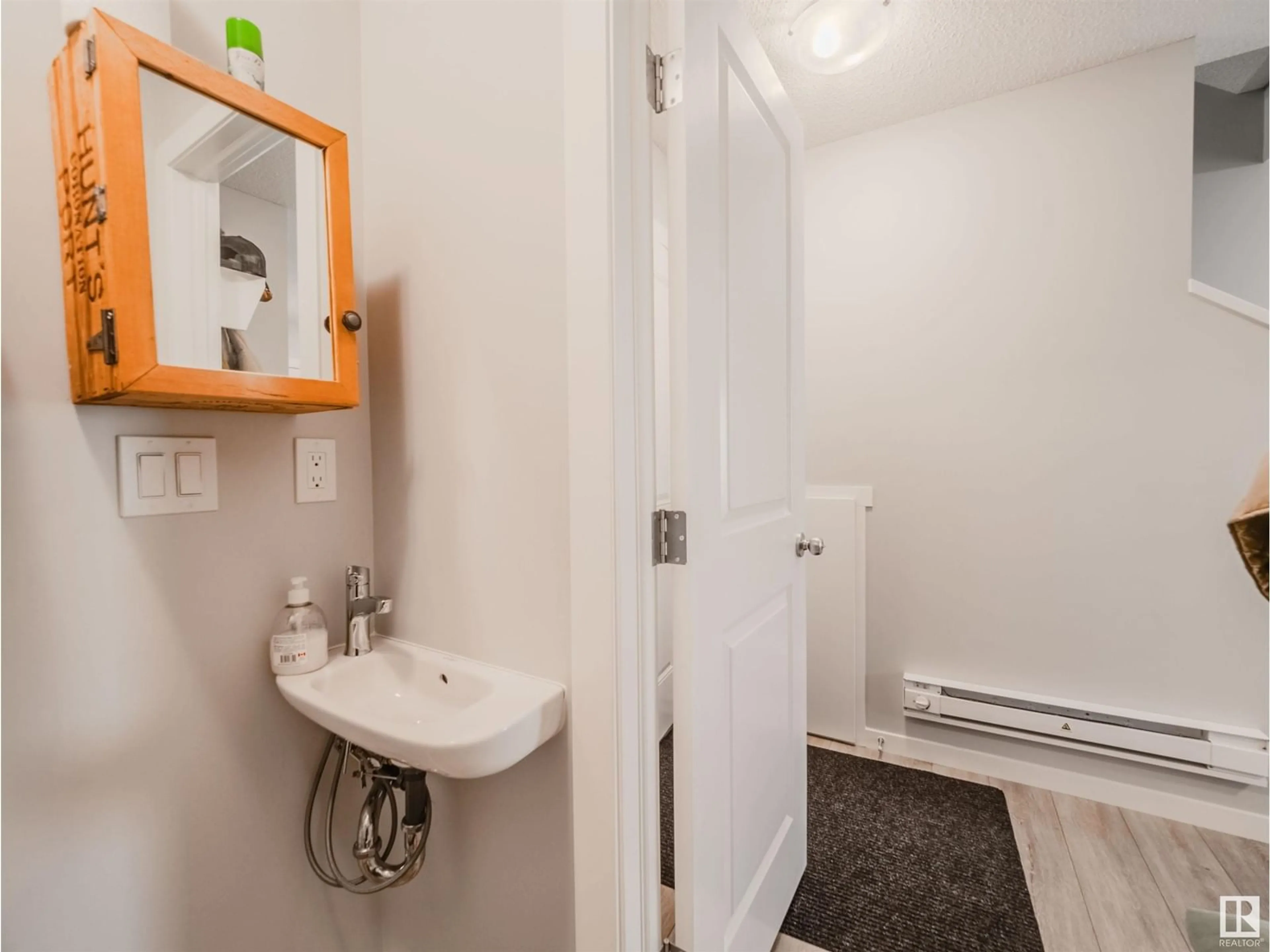 Standard bathroom, unknown for 19643 28 AV NW NW, Edmonton Alberta T6M1M1