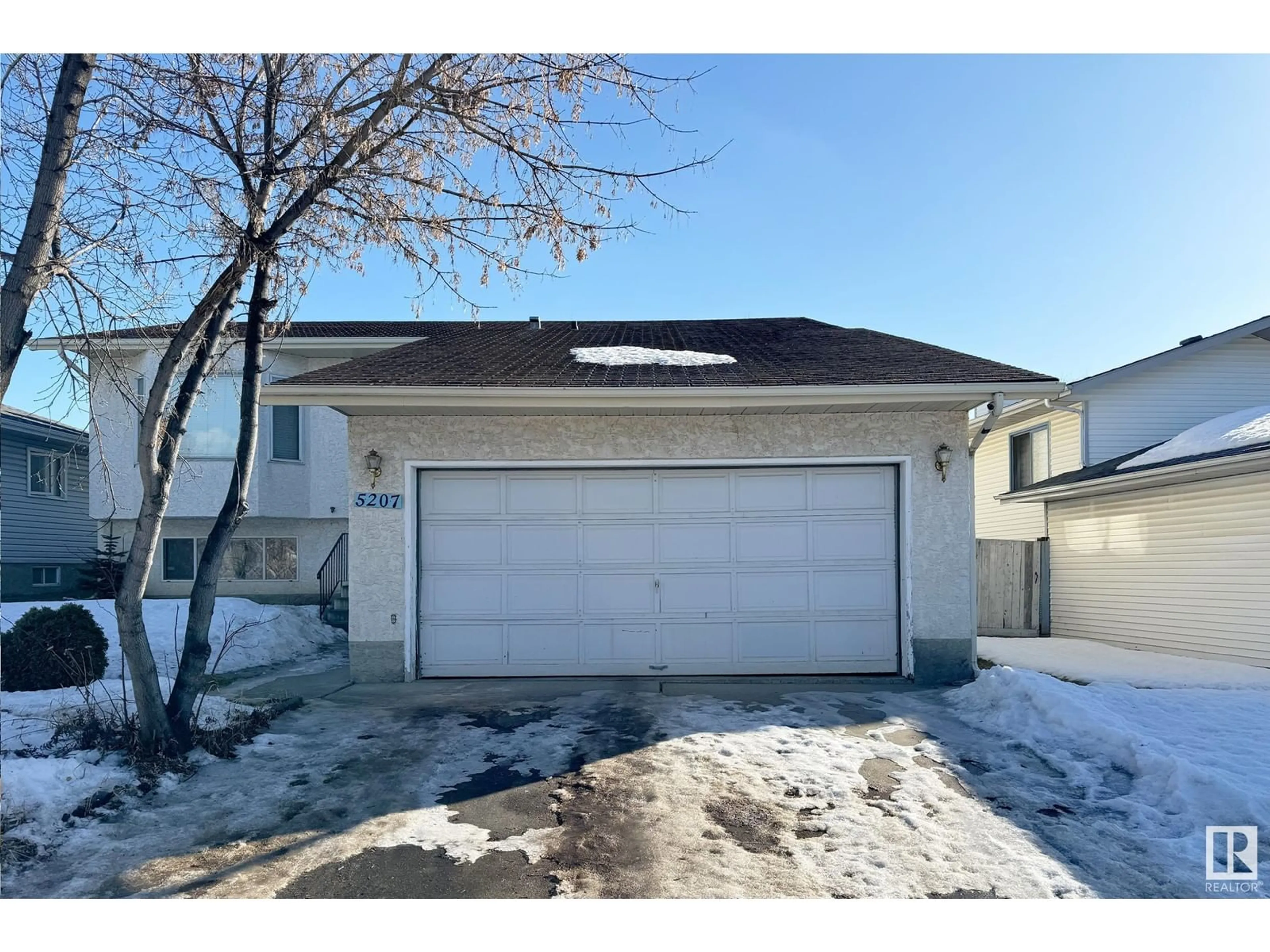 Indoor garage for 5207 13 AV NW, Edmonton Alberta T6L6T6