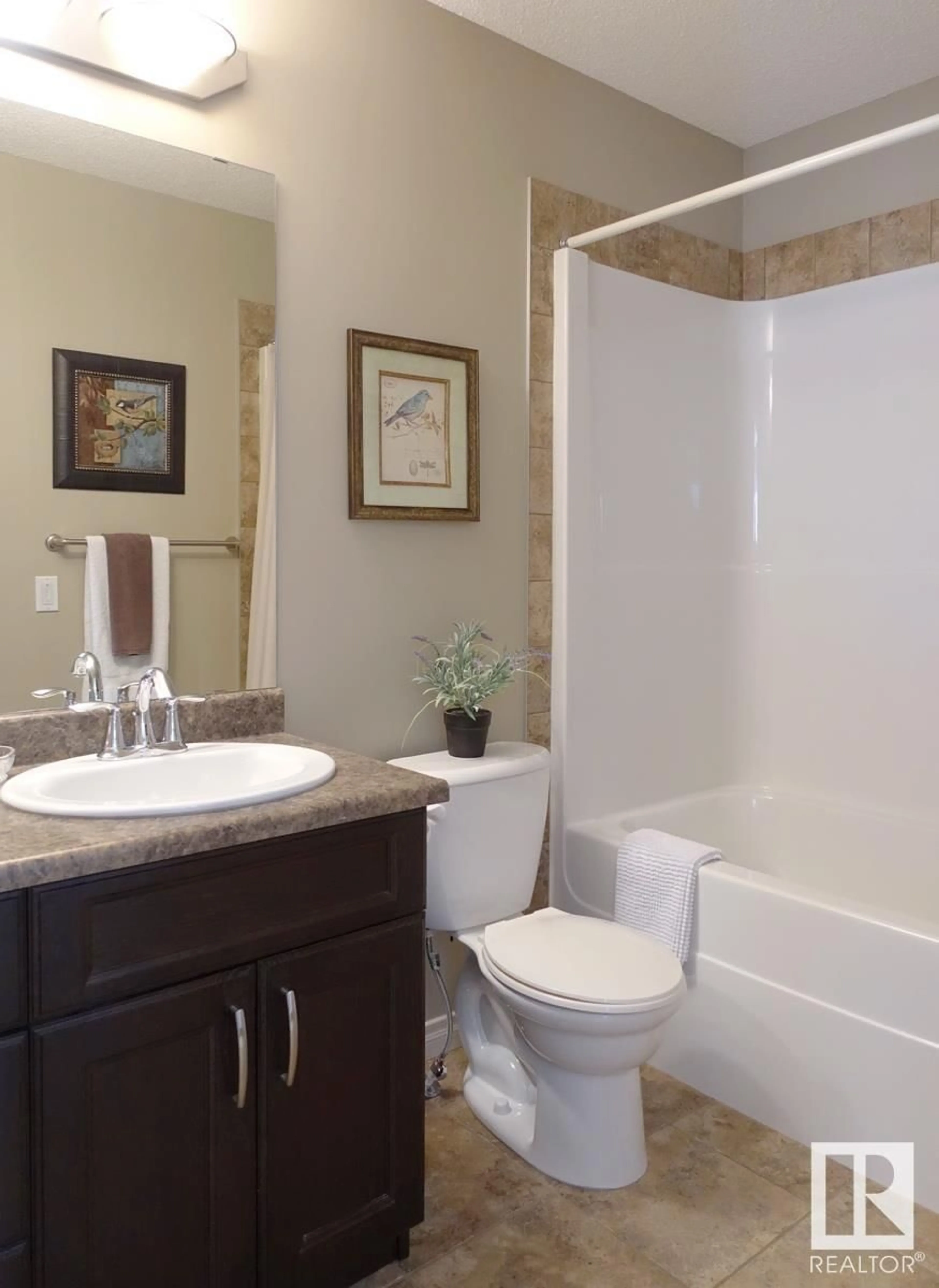 Standard bathroom, ceramic/tile floor for 206 WELLINGTON PL, Fort Saskatchewan Alberta T8L0G4