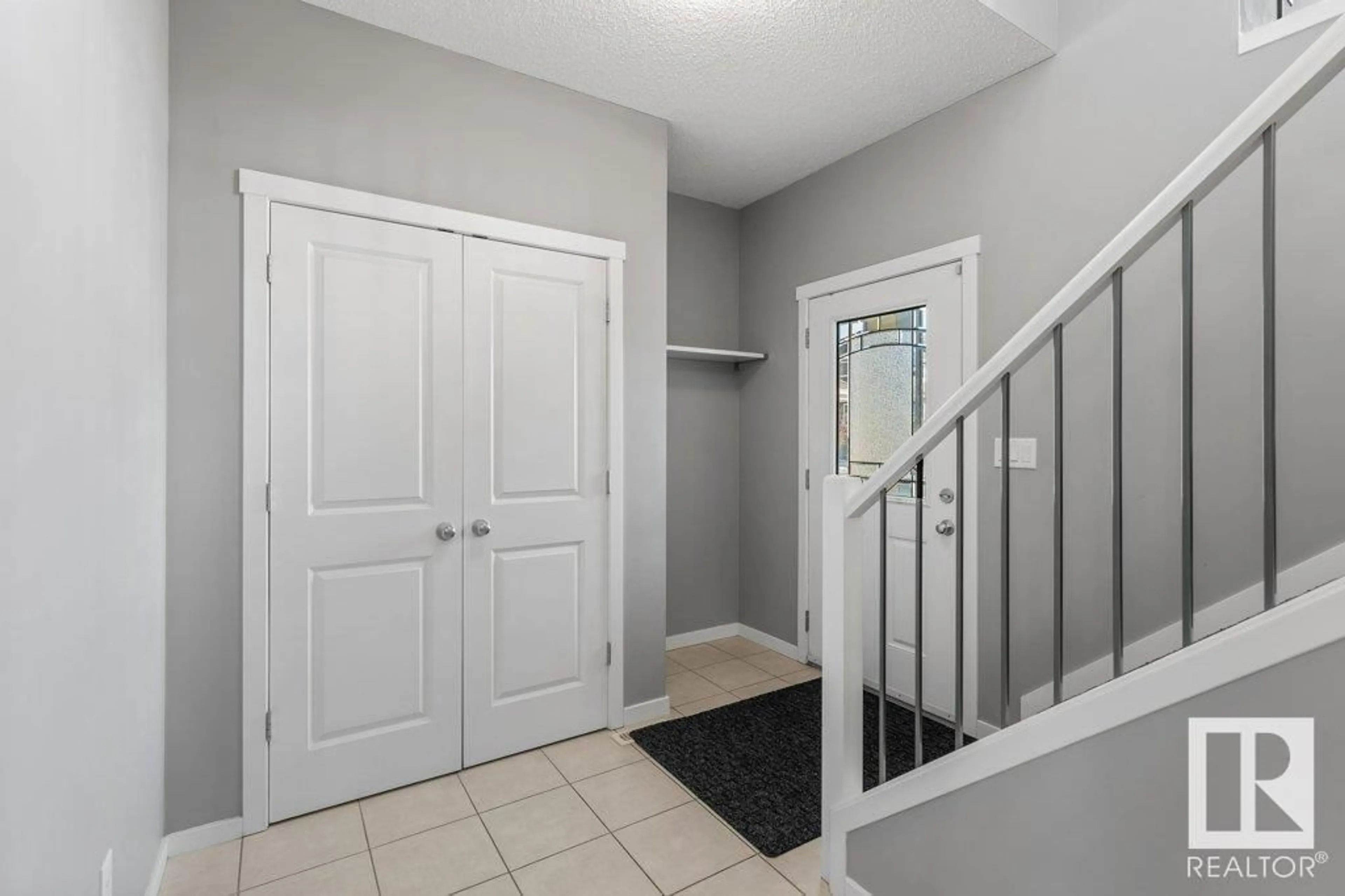 Indoor entryway for 2112 BLUE JAY PT NW, Edmonton Alberta T5S0H9