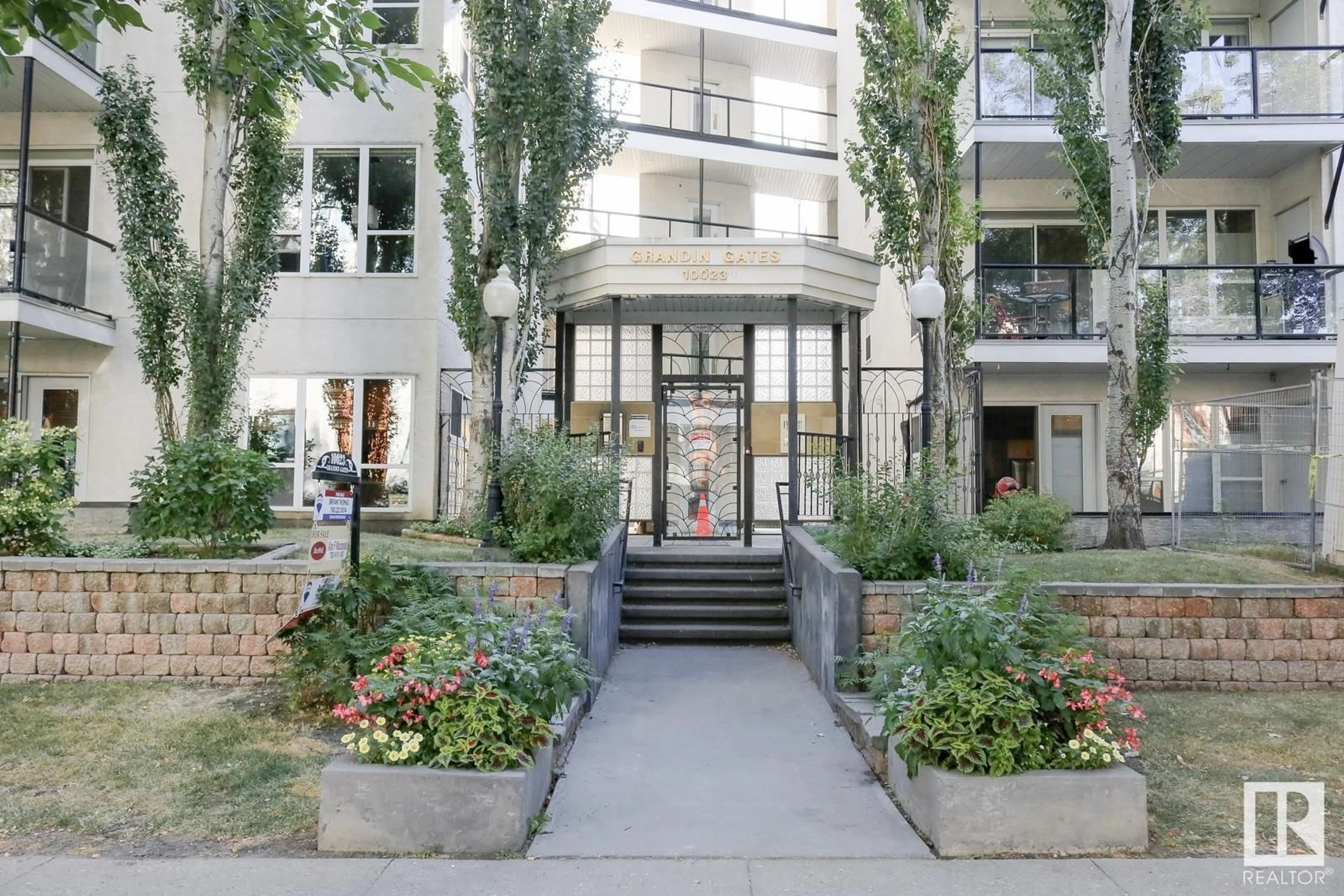 Patio, street for 432 10023 110 ST W NW, Edmonton Alberta T5K1J5