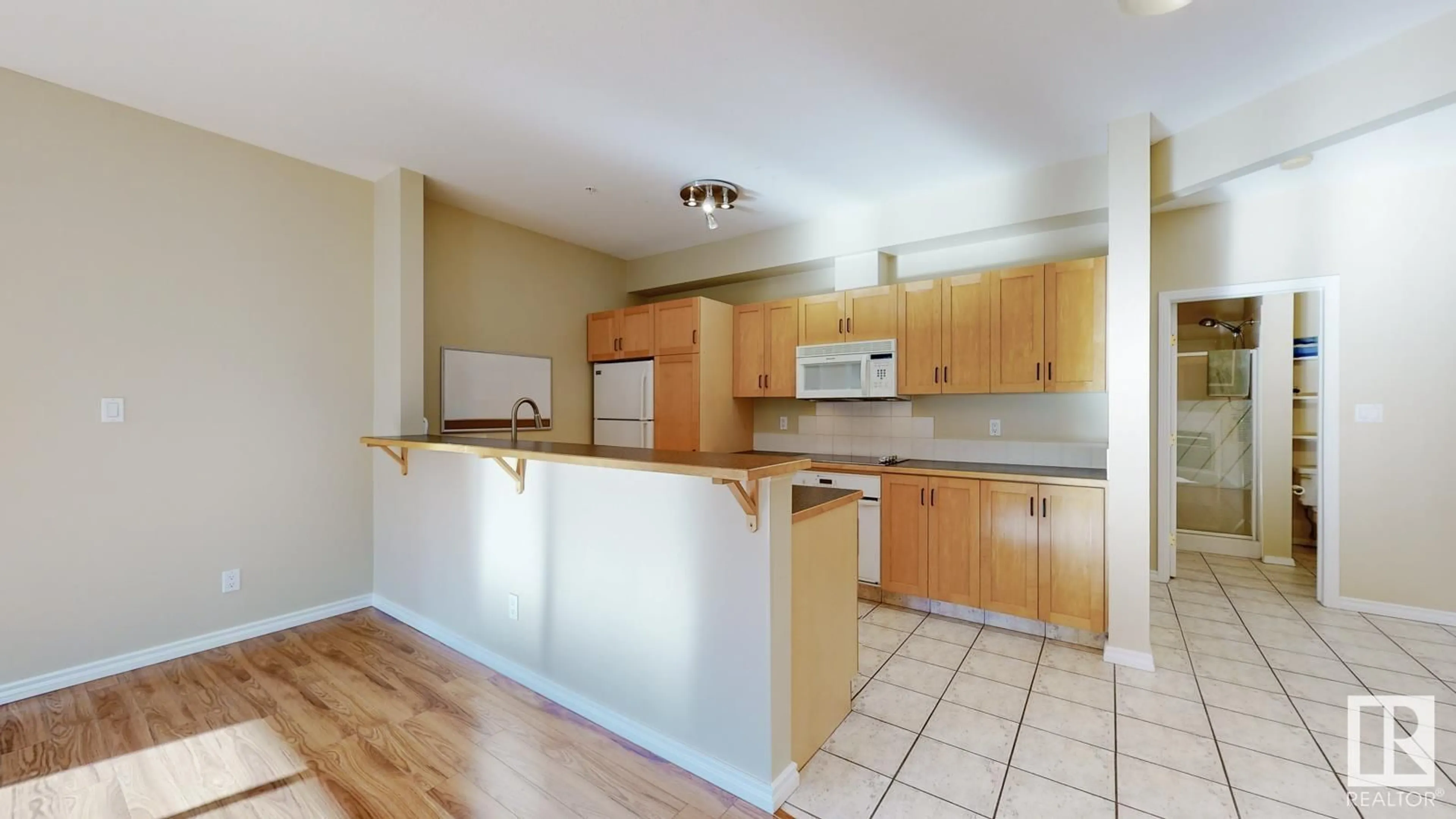 Standard kitchen, unknown for 432 10023 110 ST W NW, Edmonton Alberta T5K1J5