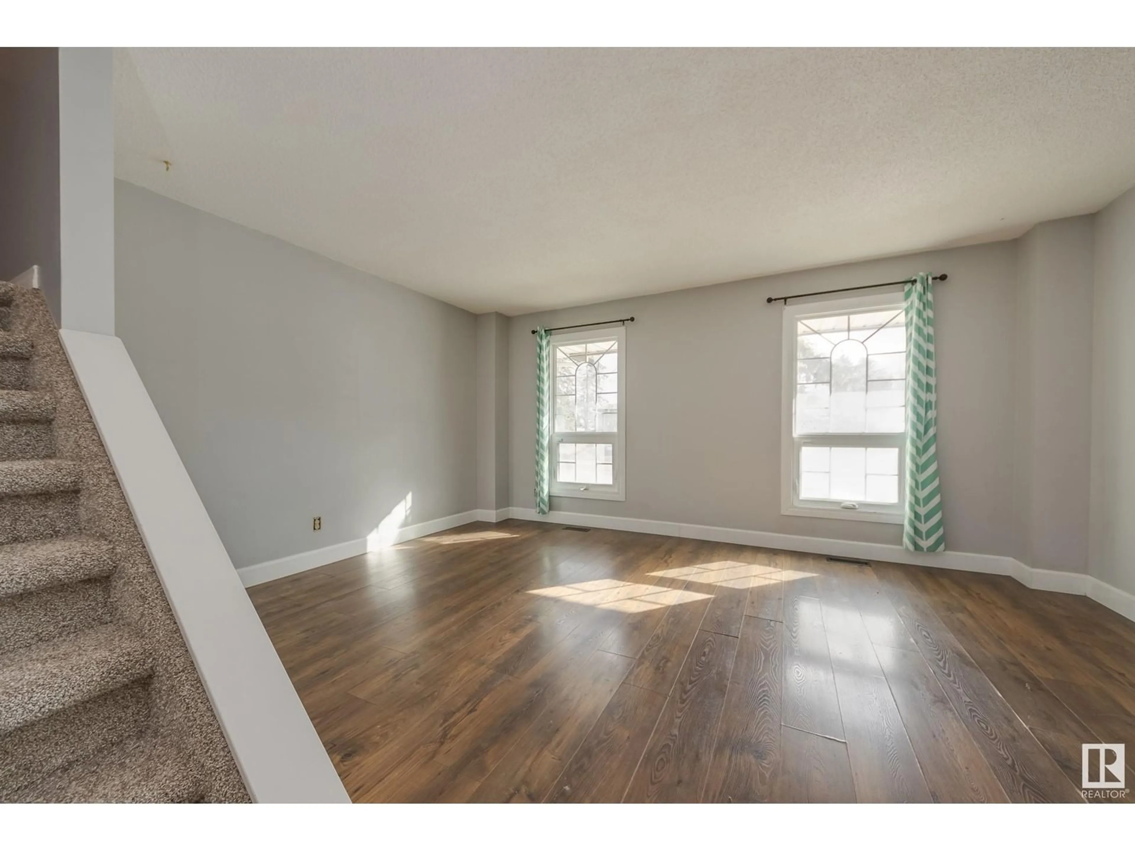 A pic of a room for 1412 39 ST NW, Edmonton Alberta T6L2M7