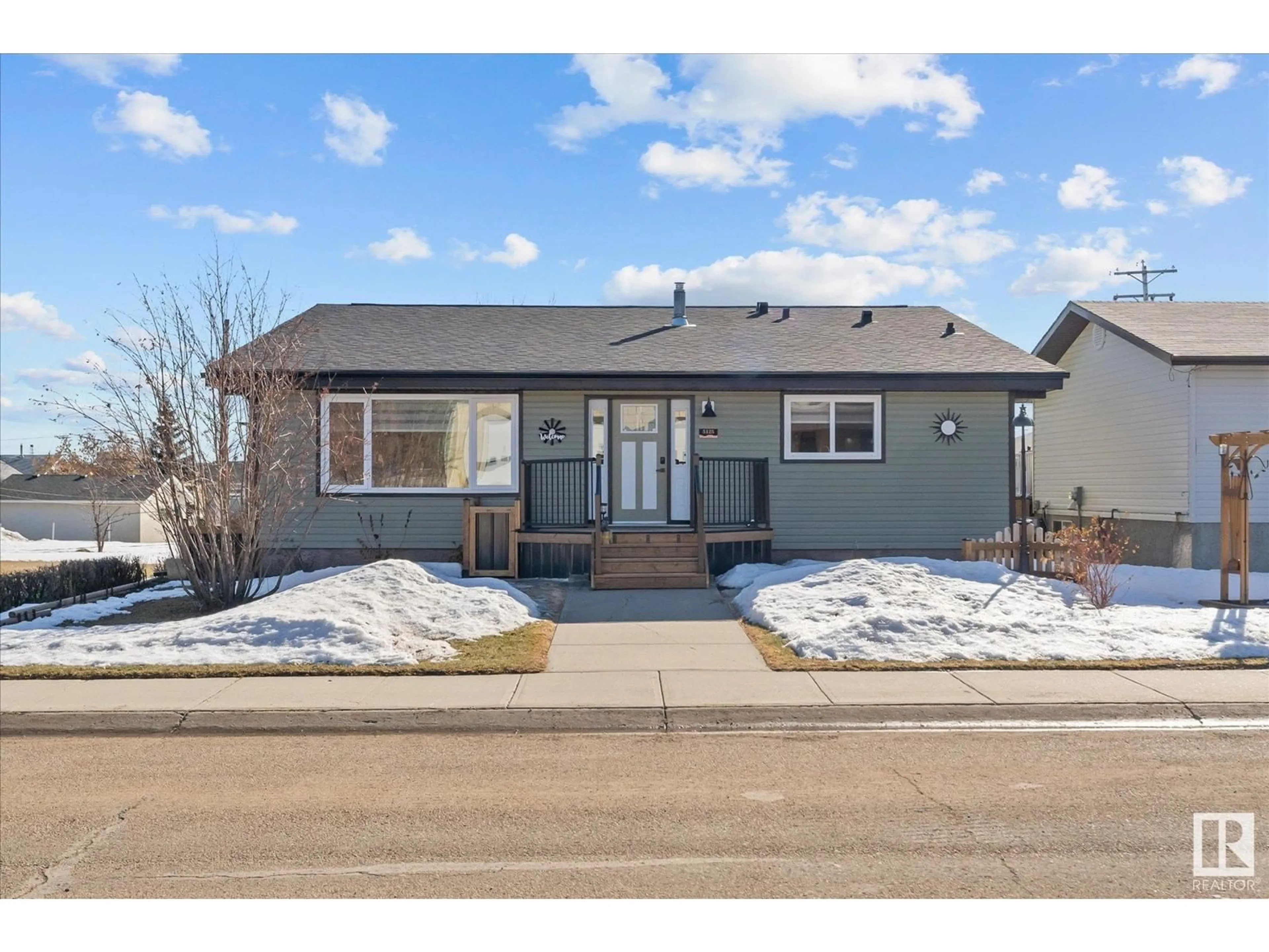Home with vinyl exterior material, street for 5125 53 AV, Wabamun Alberta T0E2K0