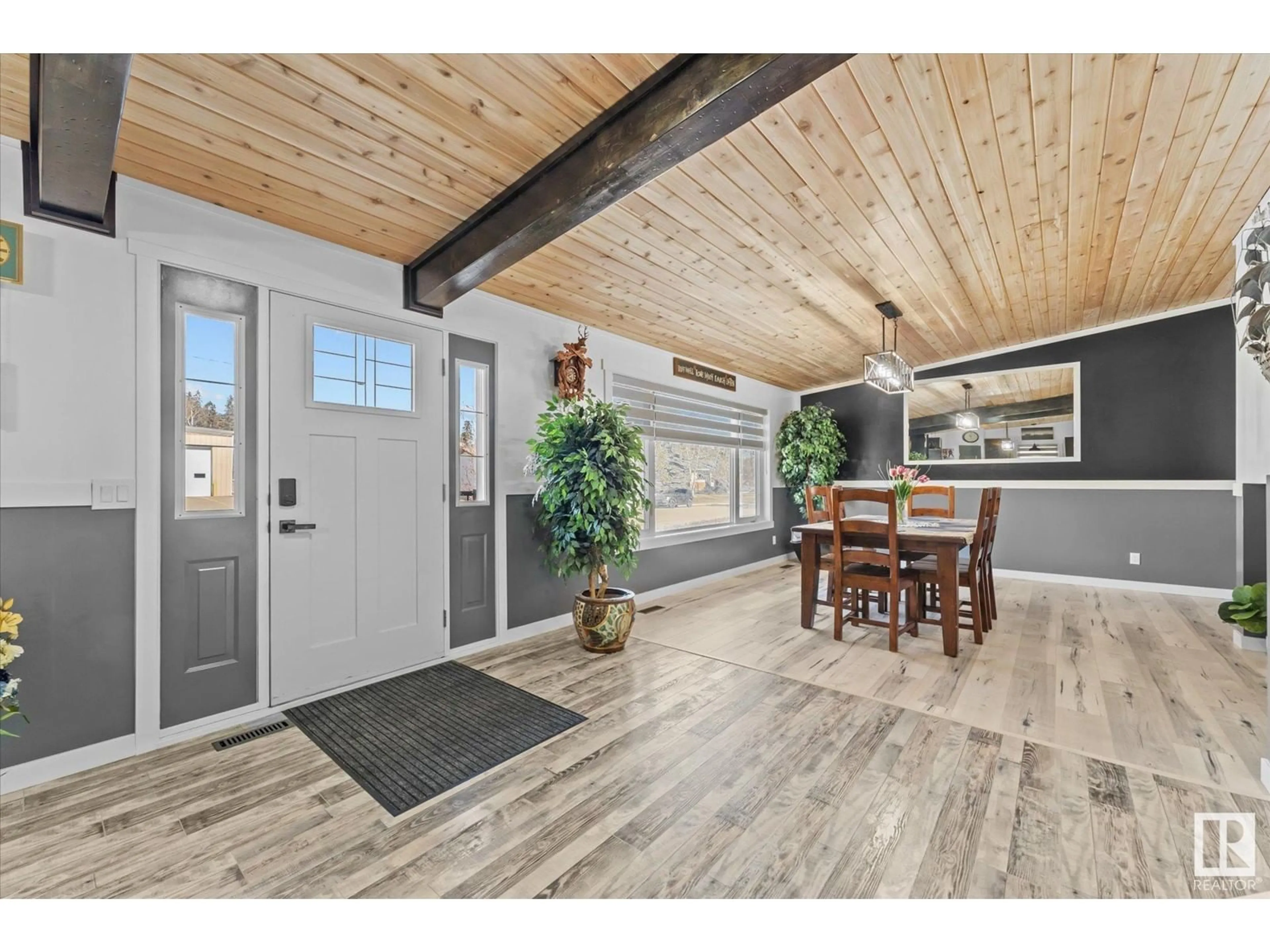 Indoor entryway for 5125 53 AV, Wabamun Alberta T0E2K0