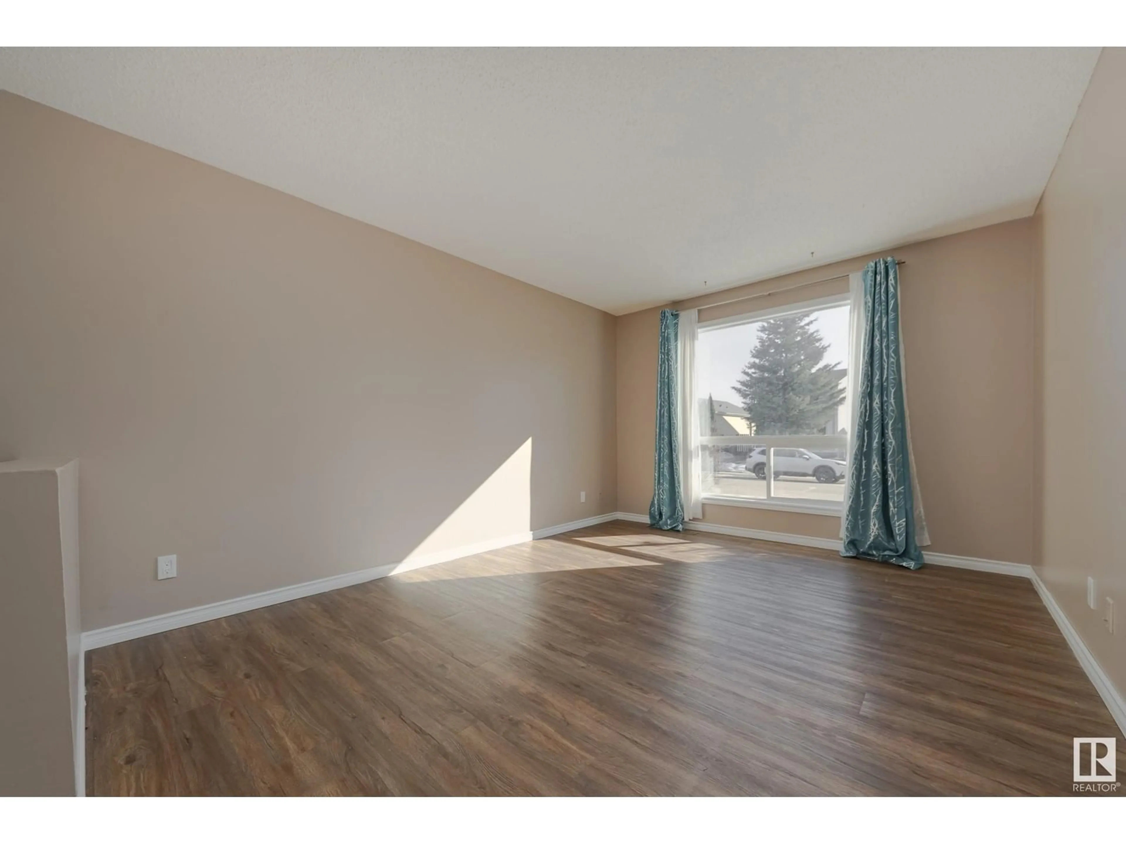 A pic of a room for 32 BIRCH DR, Gibbons Alberta T0A1N0