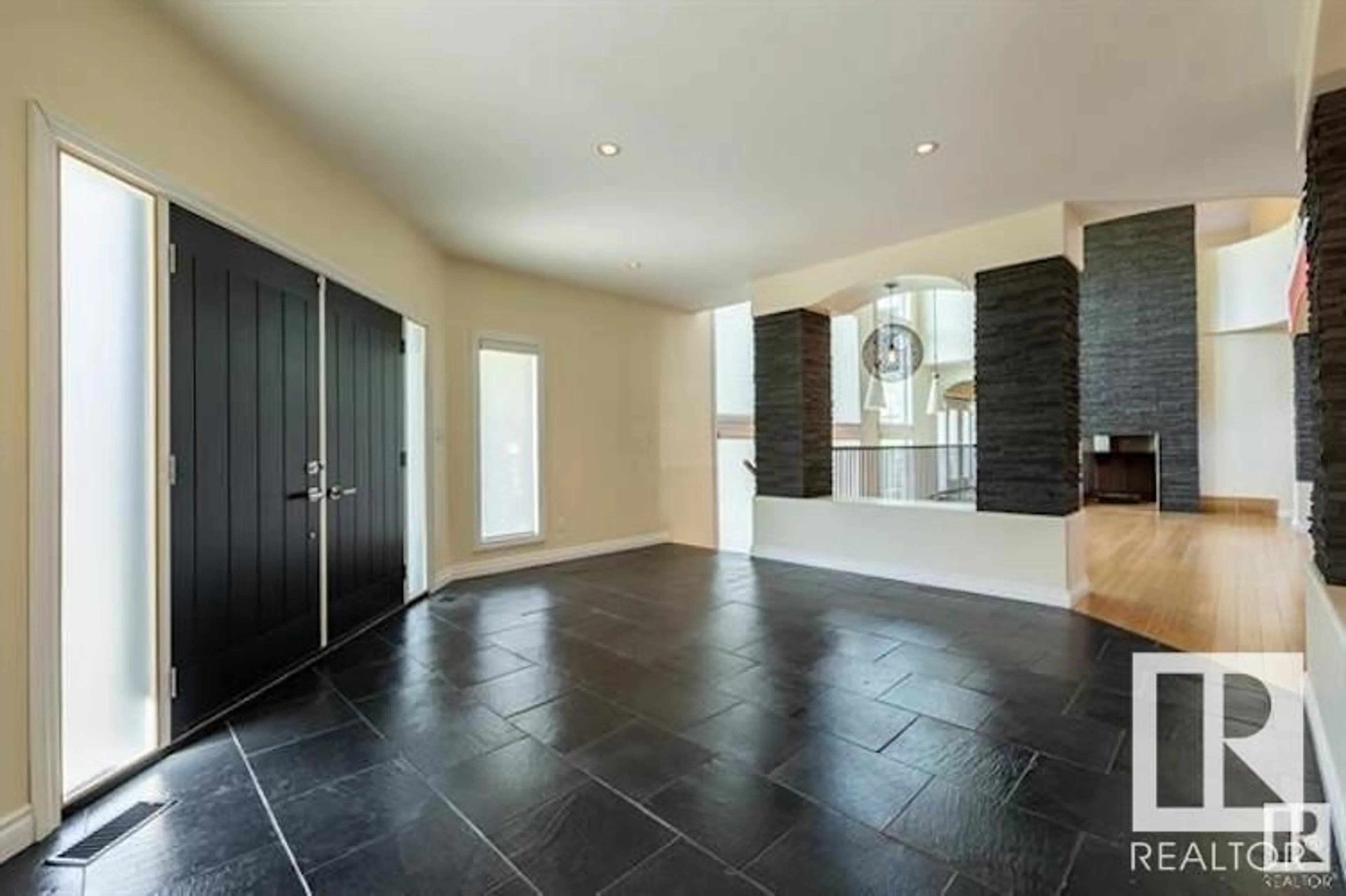 Indoor entryway for 12428 103 AV NW, Edmonton Alberta T5N0R3