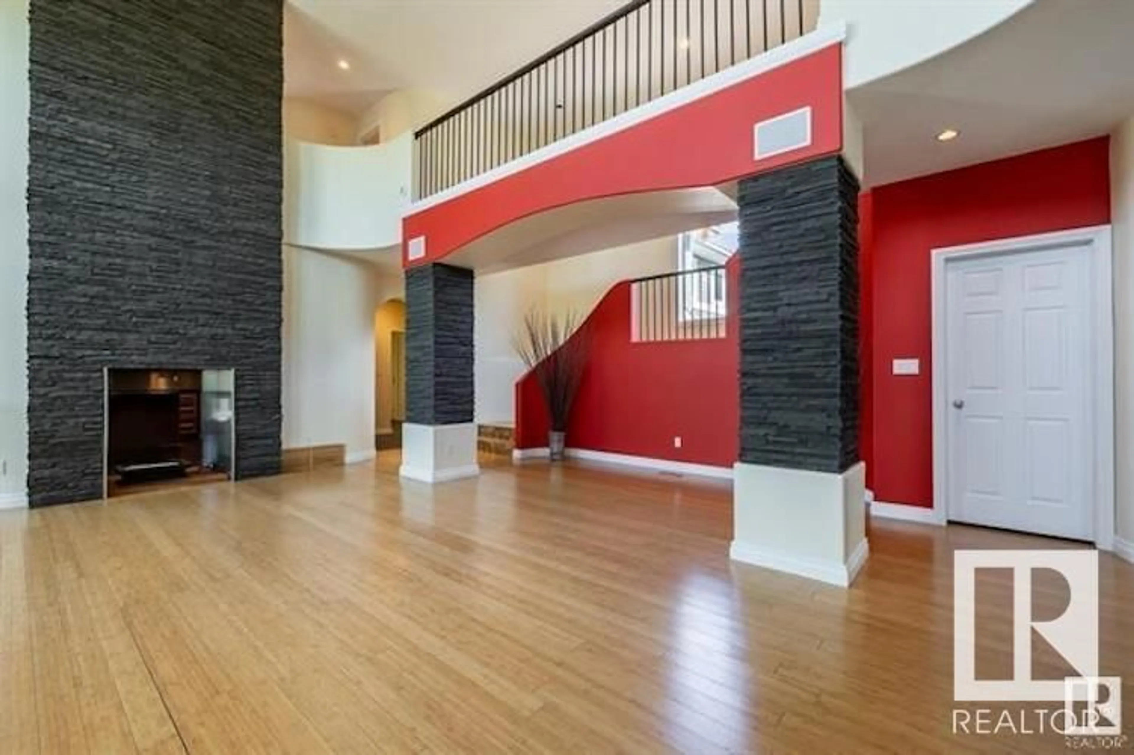 Indoor foyer for 12428 103 AV NW, Edmonton Alberta T5N0R3