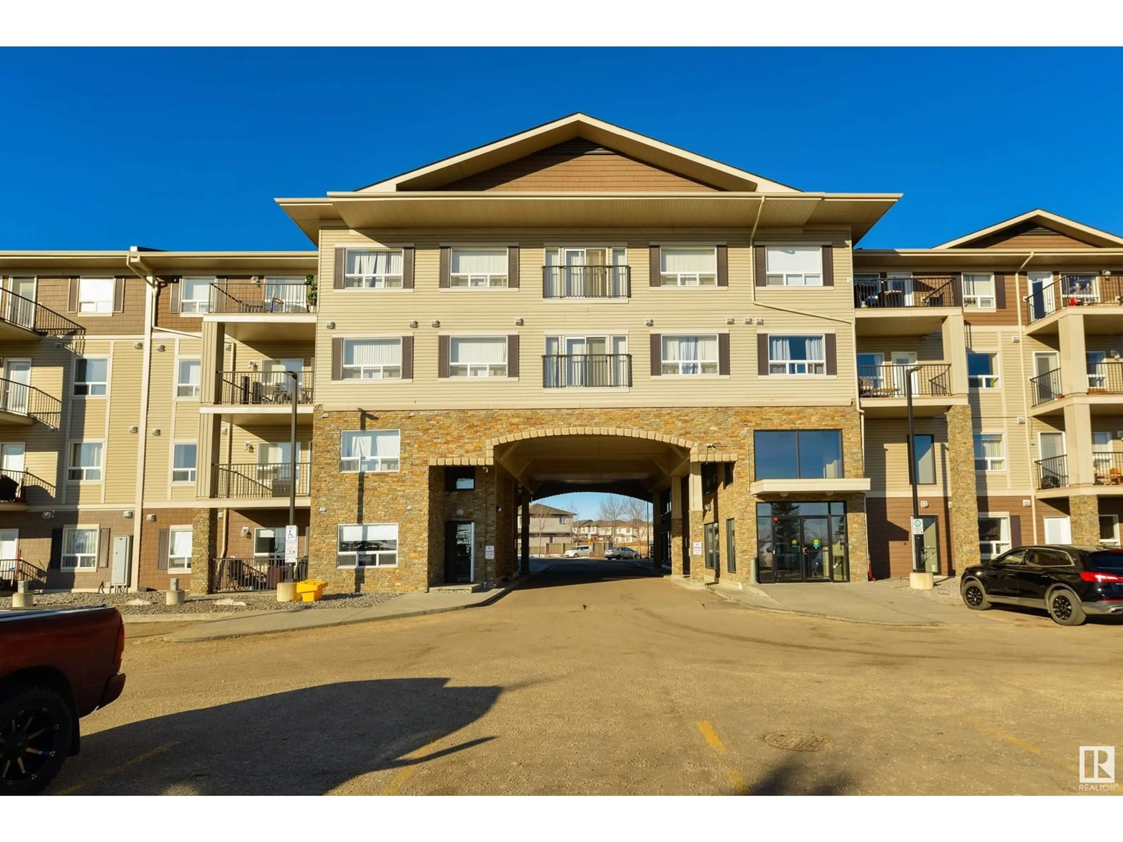 Indoor foyer for #116 1520 Hammond Gate NW, Edmonton Alberta T6M0J4