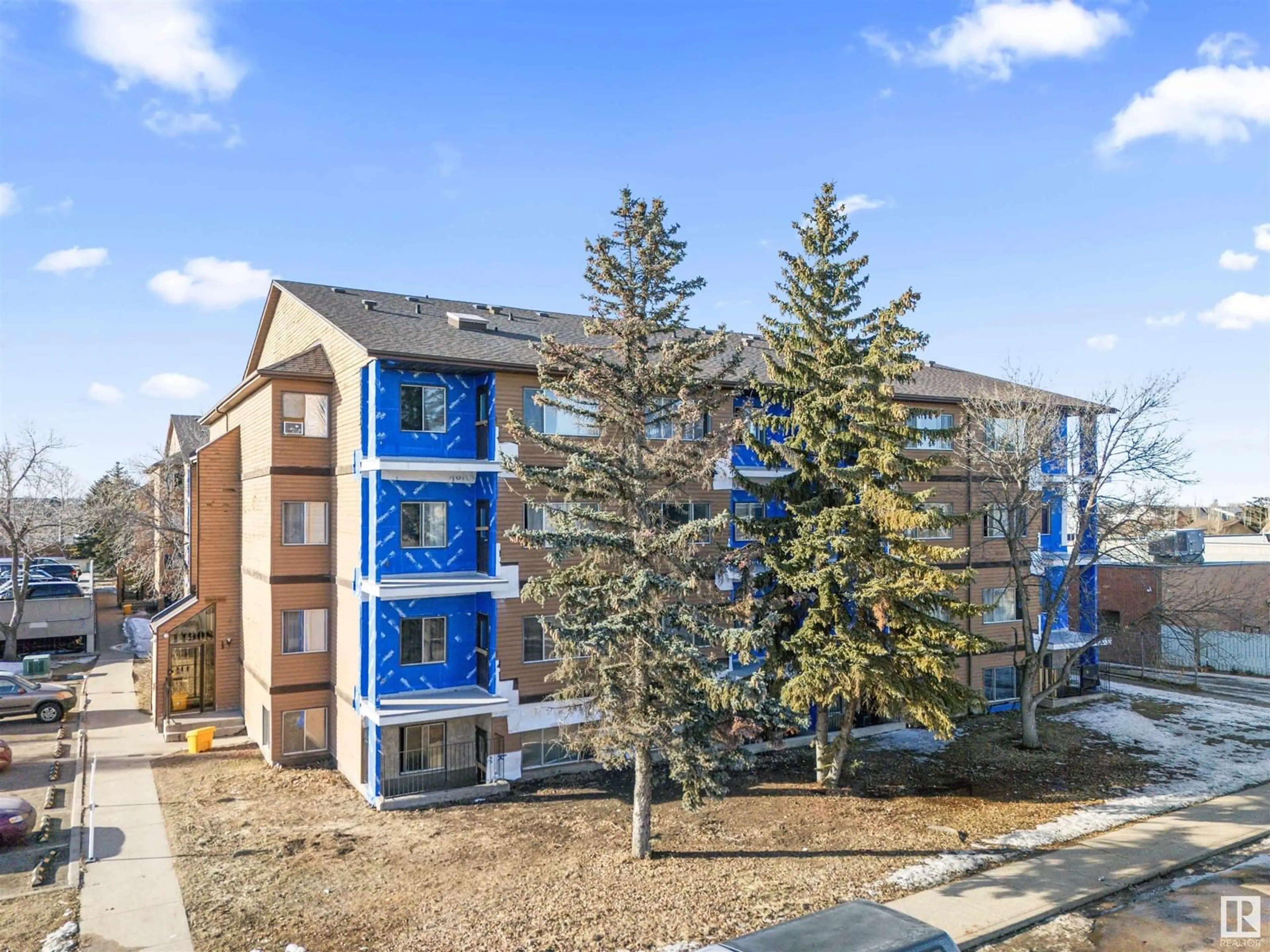 A pic from outside/outdoor area/front of a property/back of a property/a pic from drone, building for #404 14908 26 ST NW, Edmonton Alberta T5Y2G4