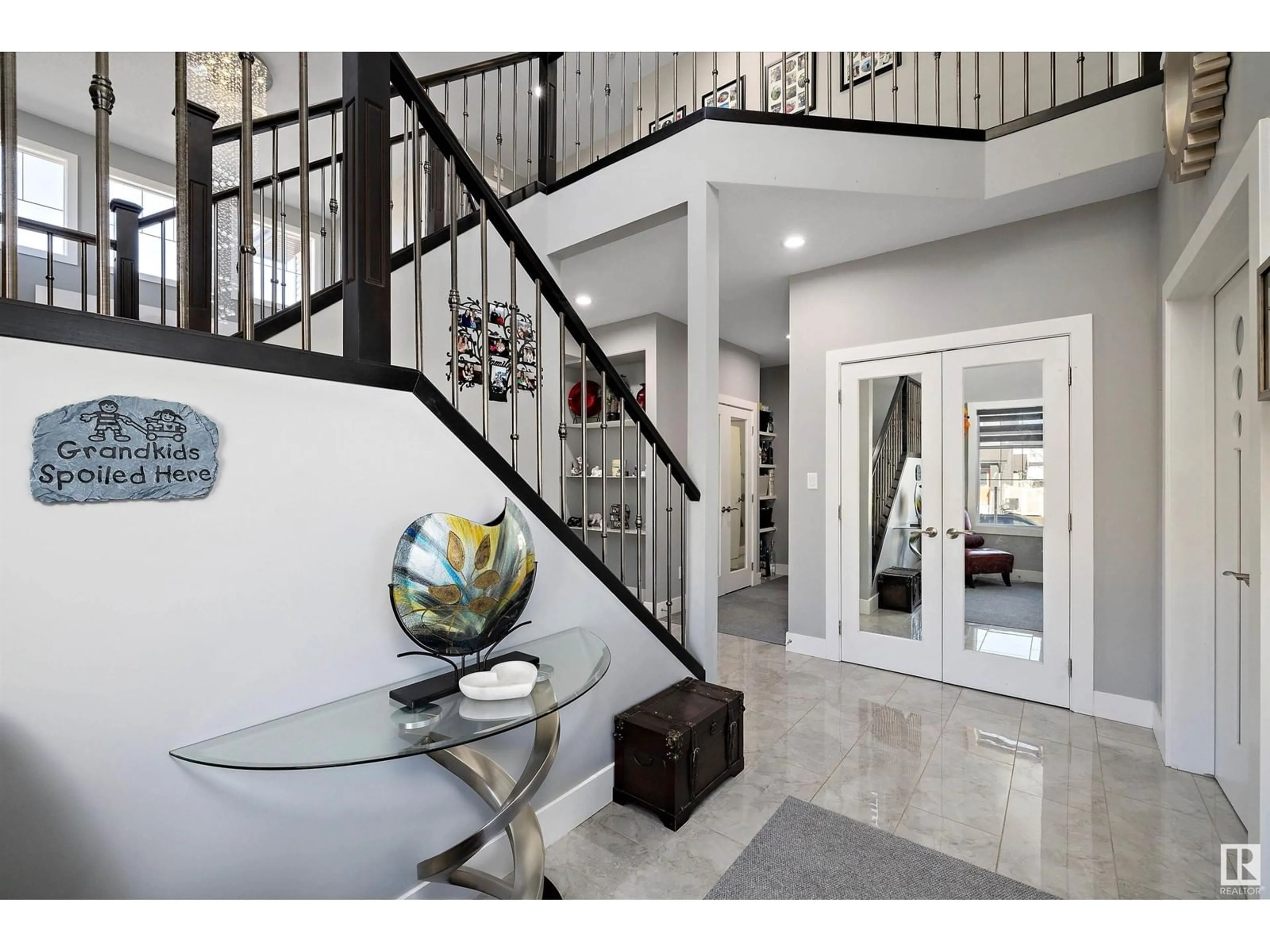 Indoor entryway for 7603 179 AV NW, Edmonton Alberta T5Z0L2