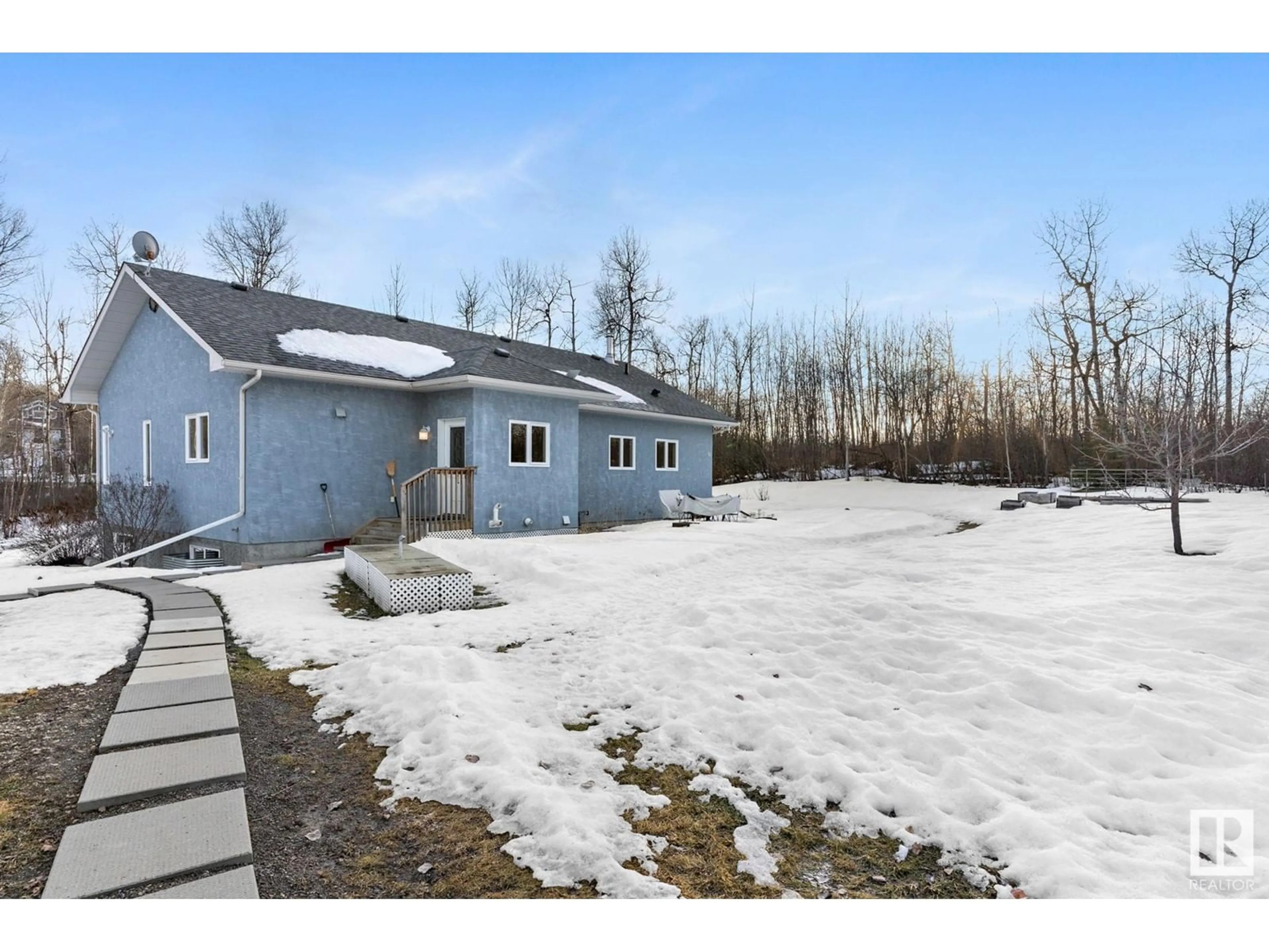 Home with vinyl exterior material, building for 54419 RGE RD 14, Rural Lac Ste. Anne County Alberta T0E1V0