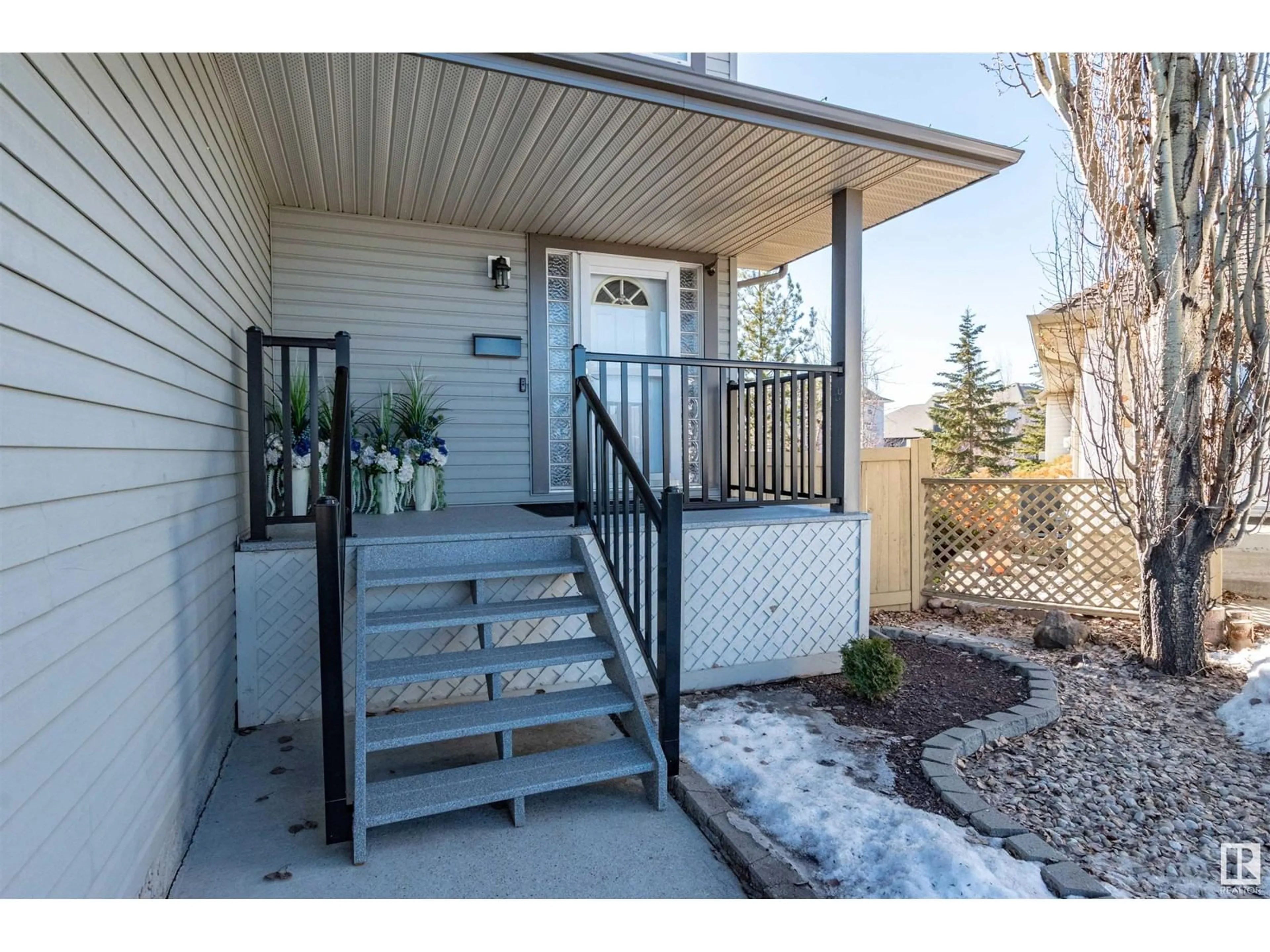 Indoor entryway for 33 RIDGEROCK PT, Sherwood Park Alberta T8A6G5