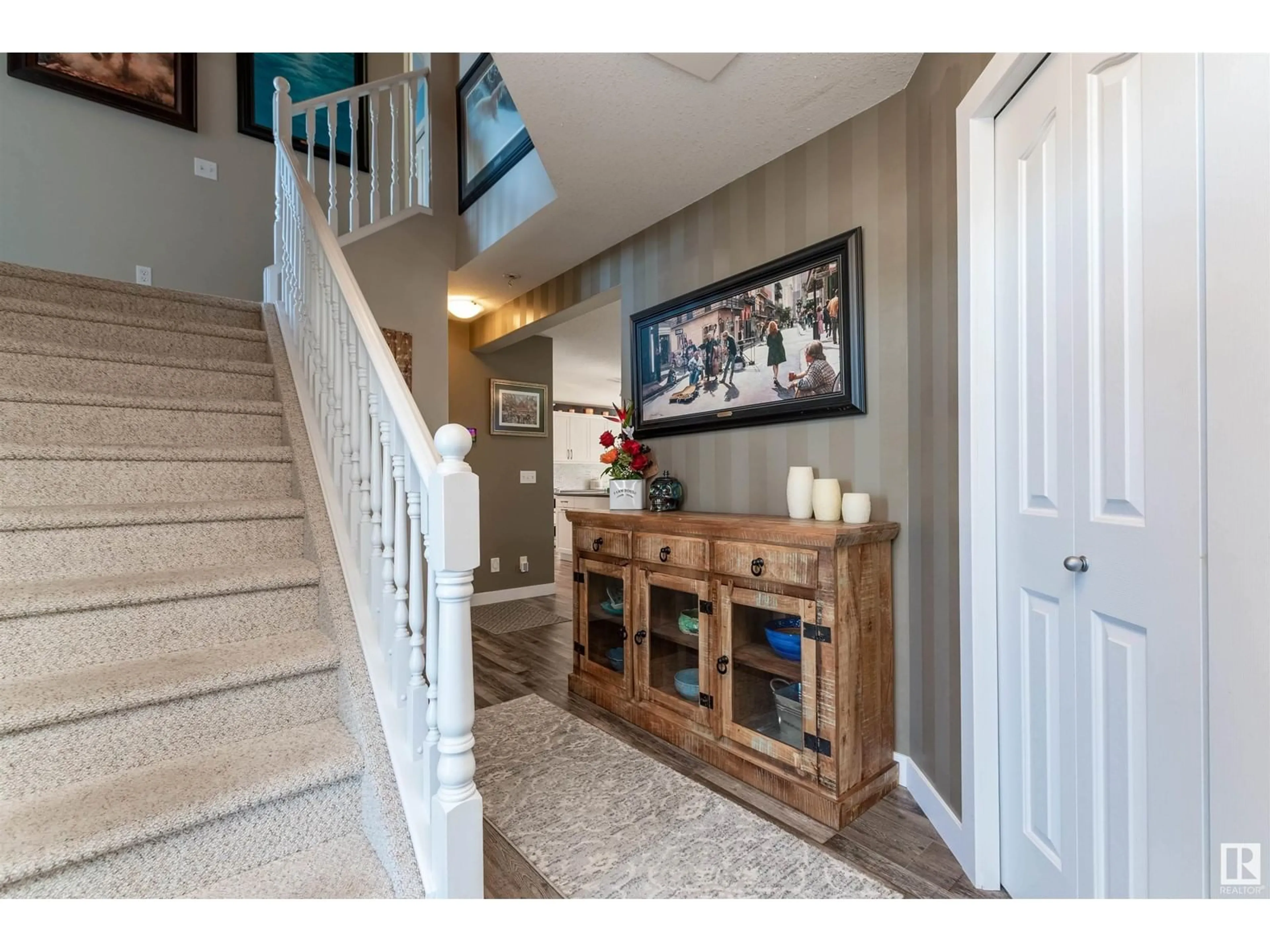 Indoor entryway for 33 RIDGEROCK PT, Sherwood Park Alberta T8A6G5