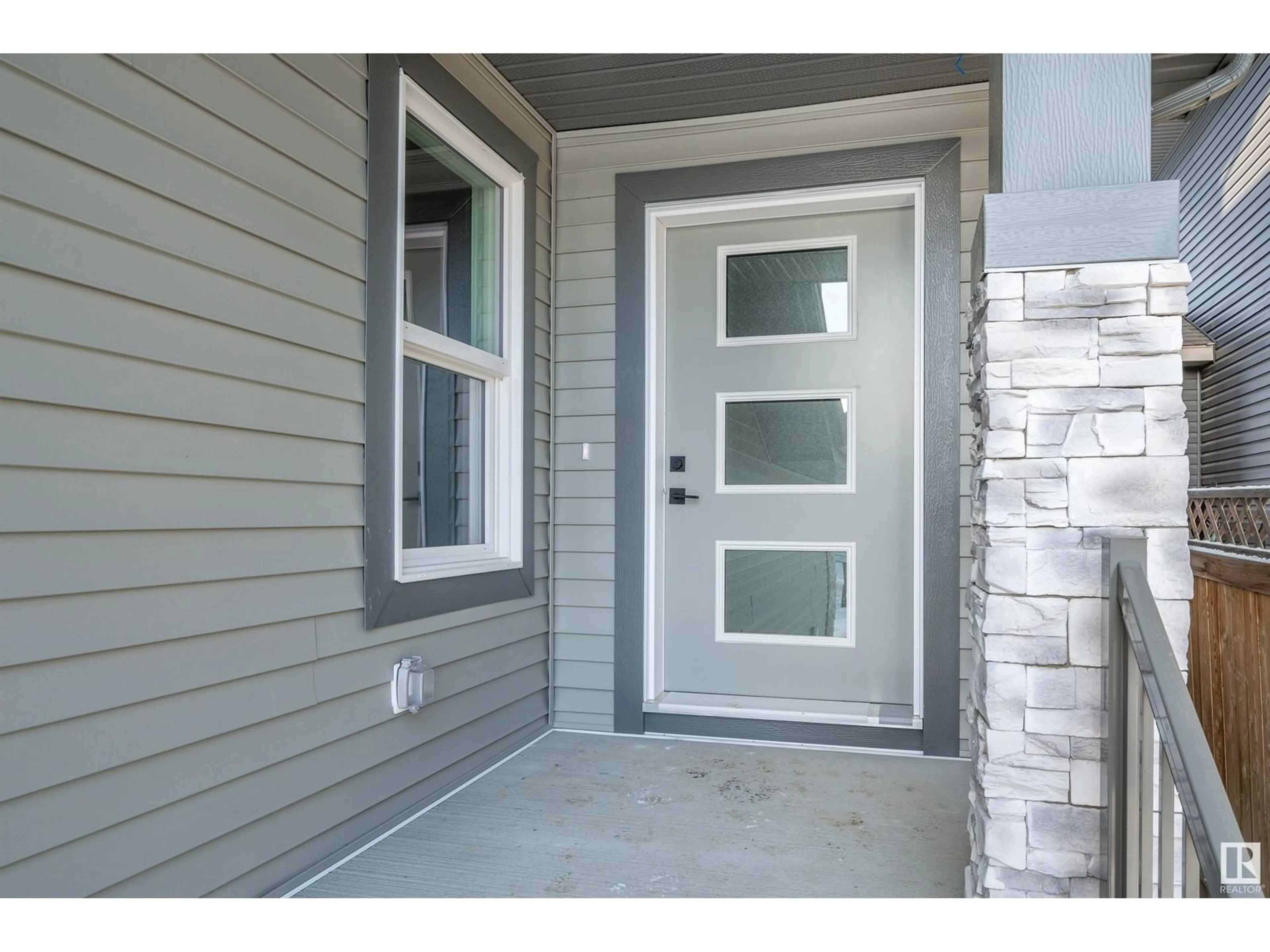 Indoor entryway for 67 WAVERLY WY, Fort Saskatchewan Alberta T8L0Z8