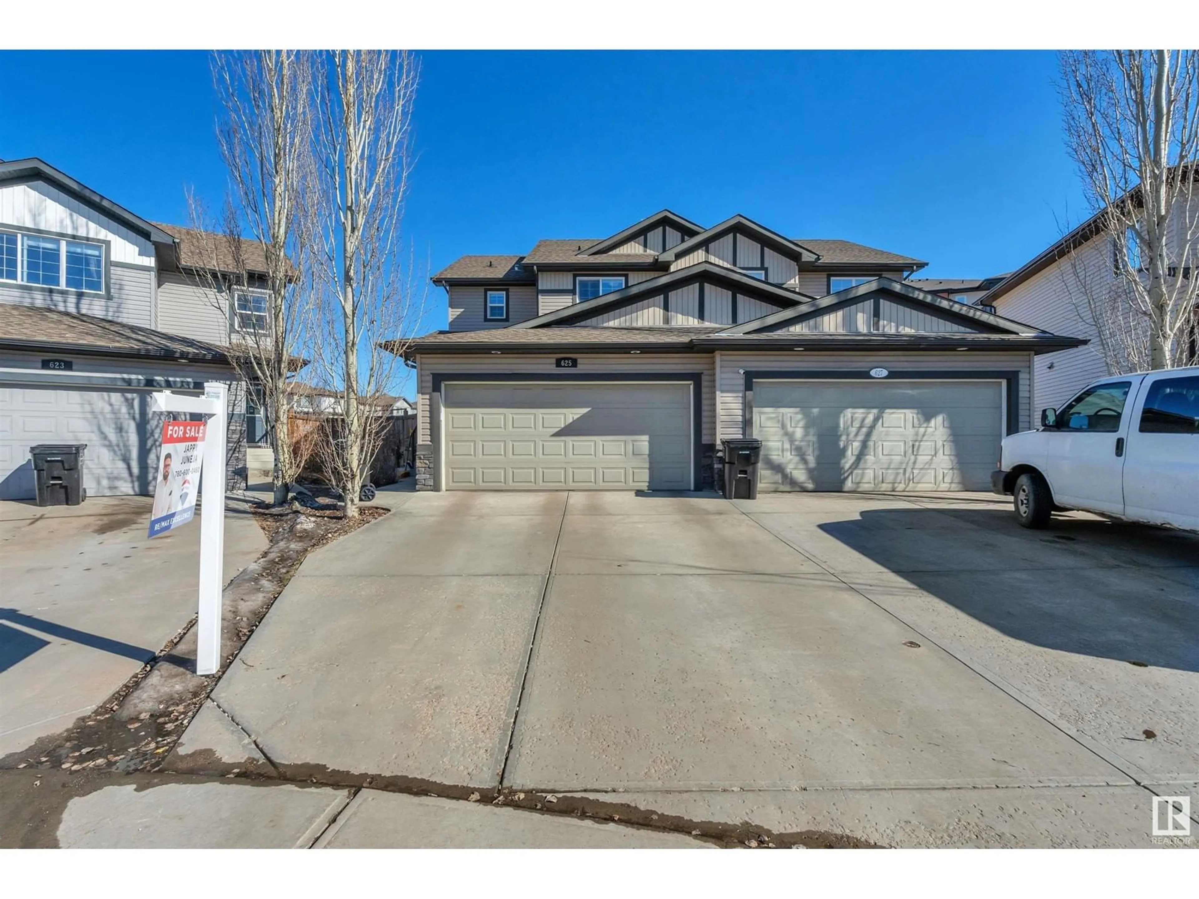 A pic from outside/outdoor area/front of a property/back of a property/a pic from drone, street for 625 56 ST SW SW, Edmonton Alberta T6X1S1