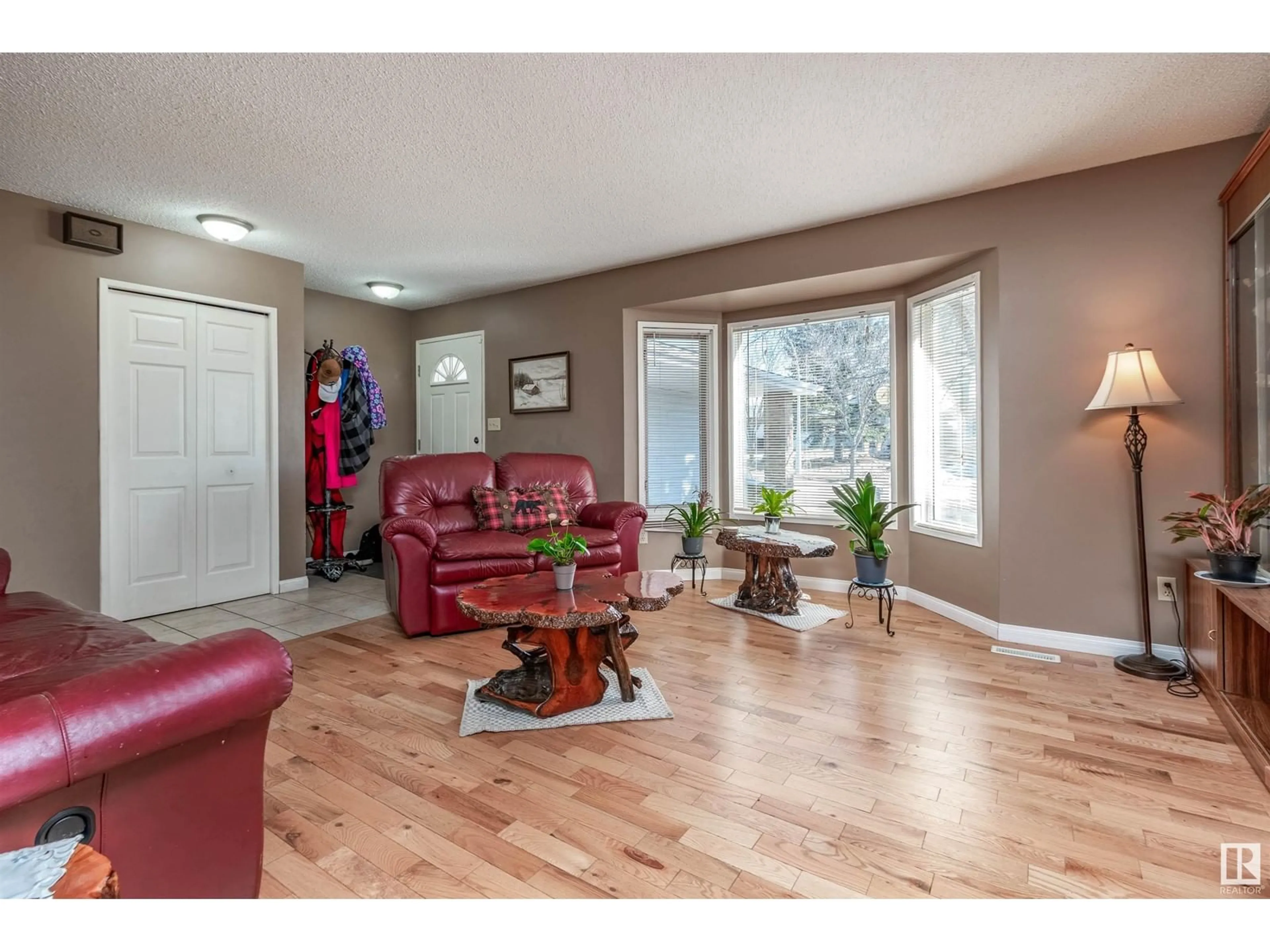 Living room with furniture, wood/laminate floor for 9 HIGHCLIFF PT, Sherwood Park Alberta T8A5L6