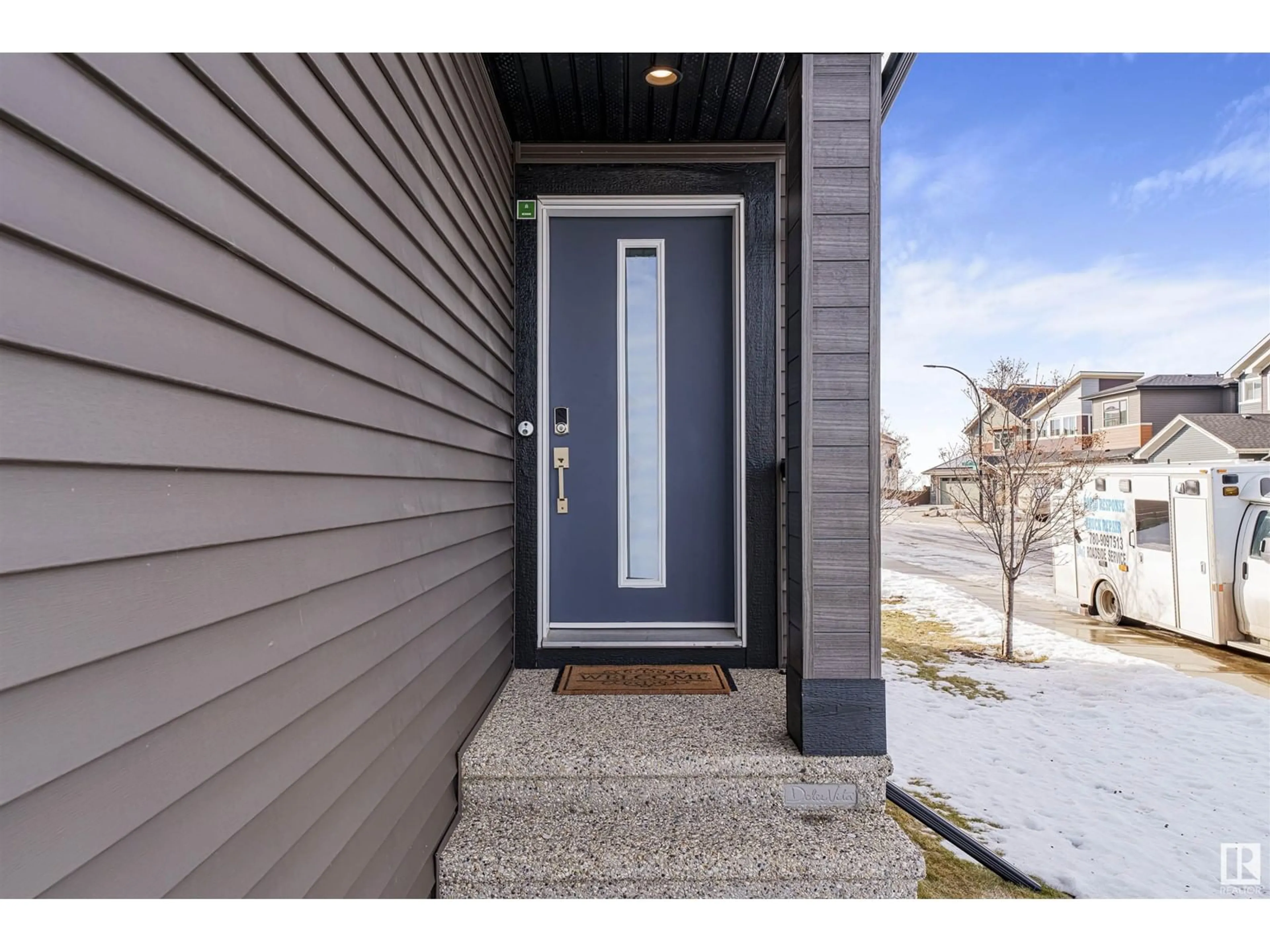 Indoor entryway for 604 41 ST SW, Edmonton Alberta T6X2J1