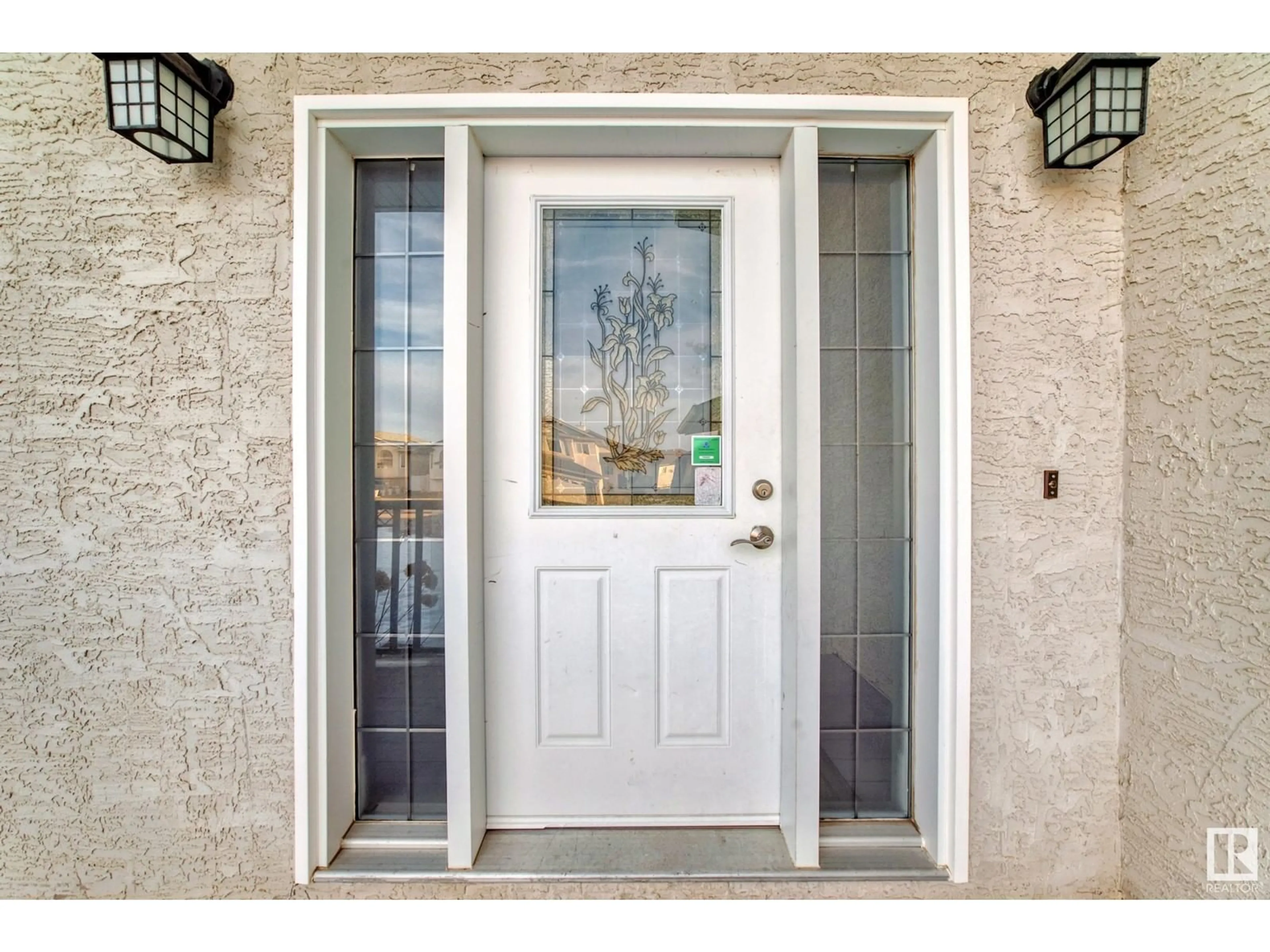 Indoor entryway for 6311 164 AV NW, Edmonton Alberta T5Y3K3