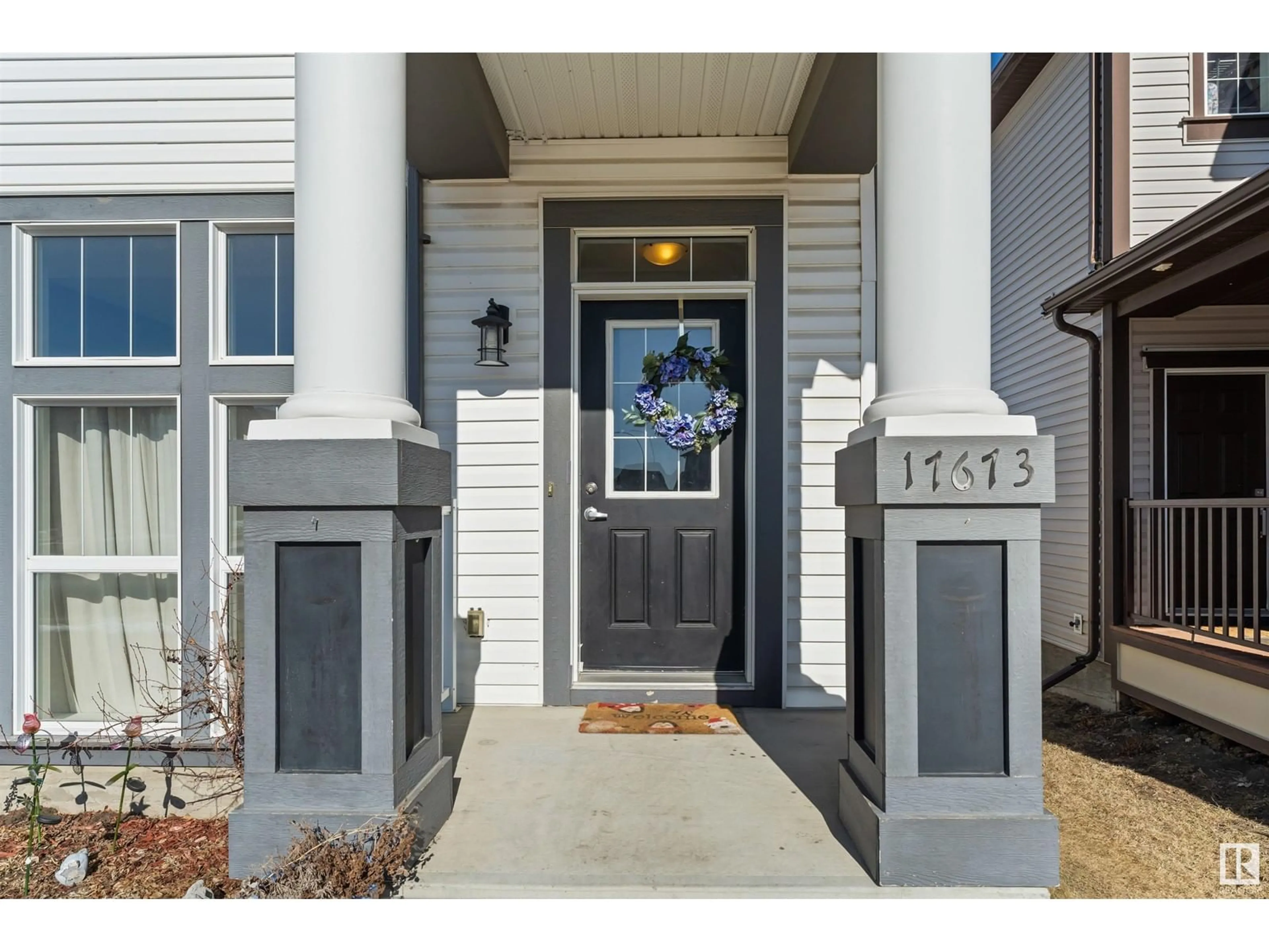 Indoor entryway for 17673 60A ST NW NW, Edmonton Alberta T5Y0K8