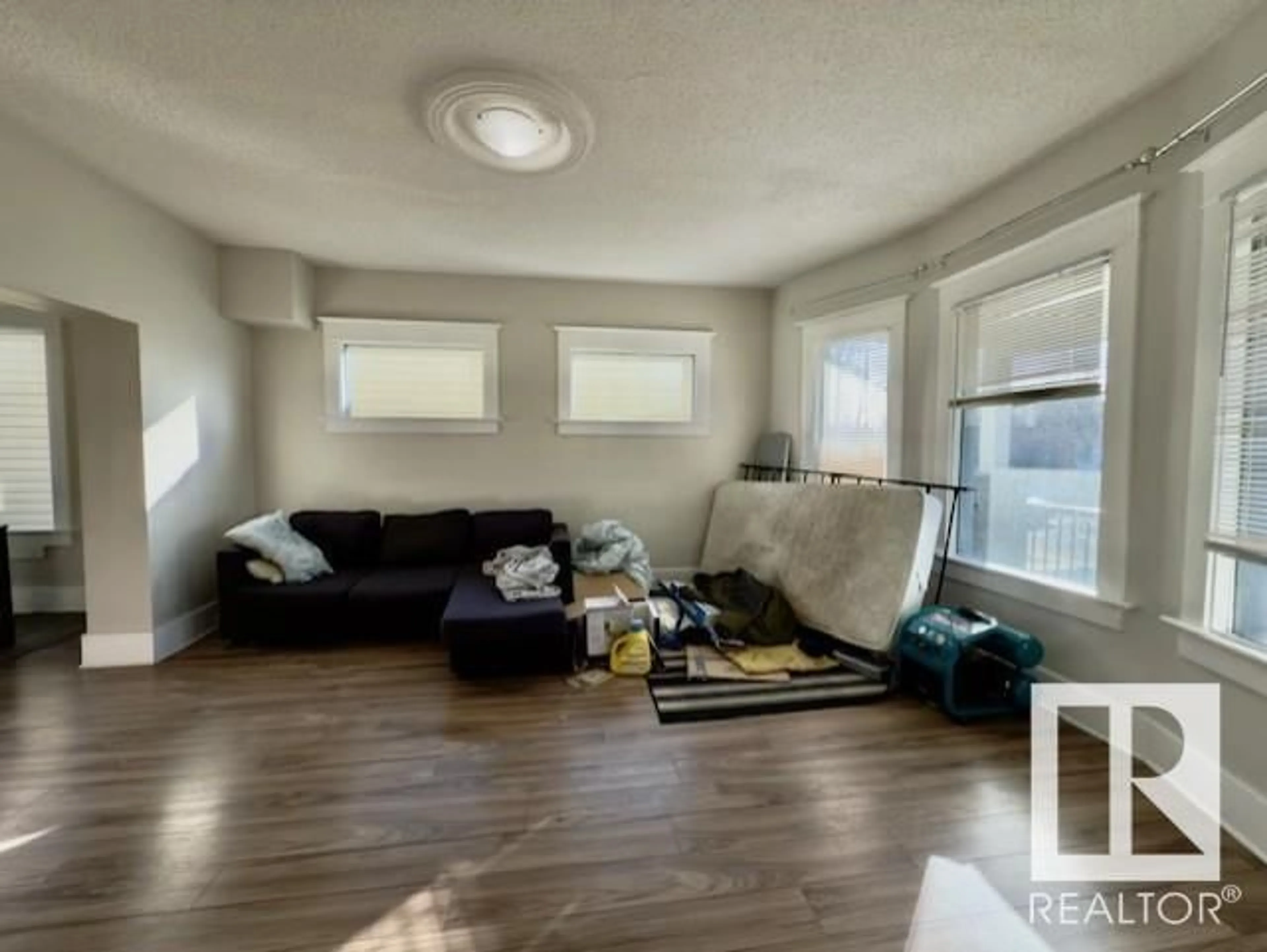 A pic of a room for 9862 76 AV, Edmonton Alberta T6E1K5