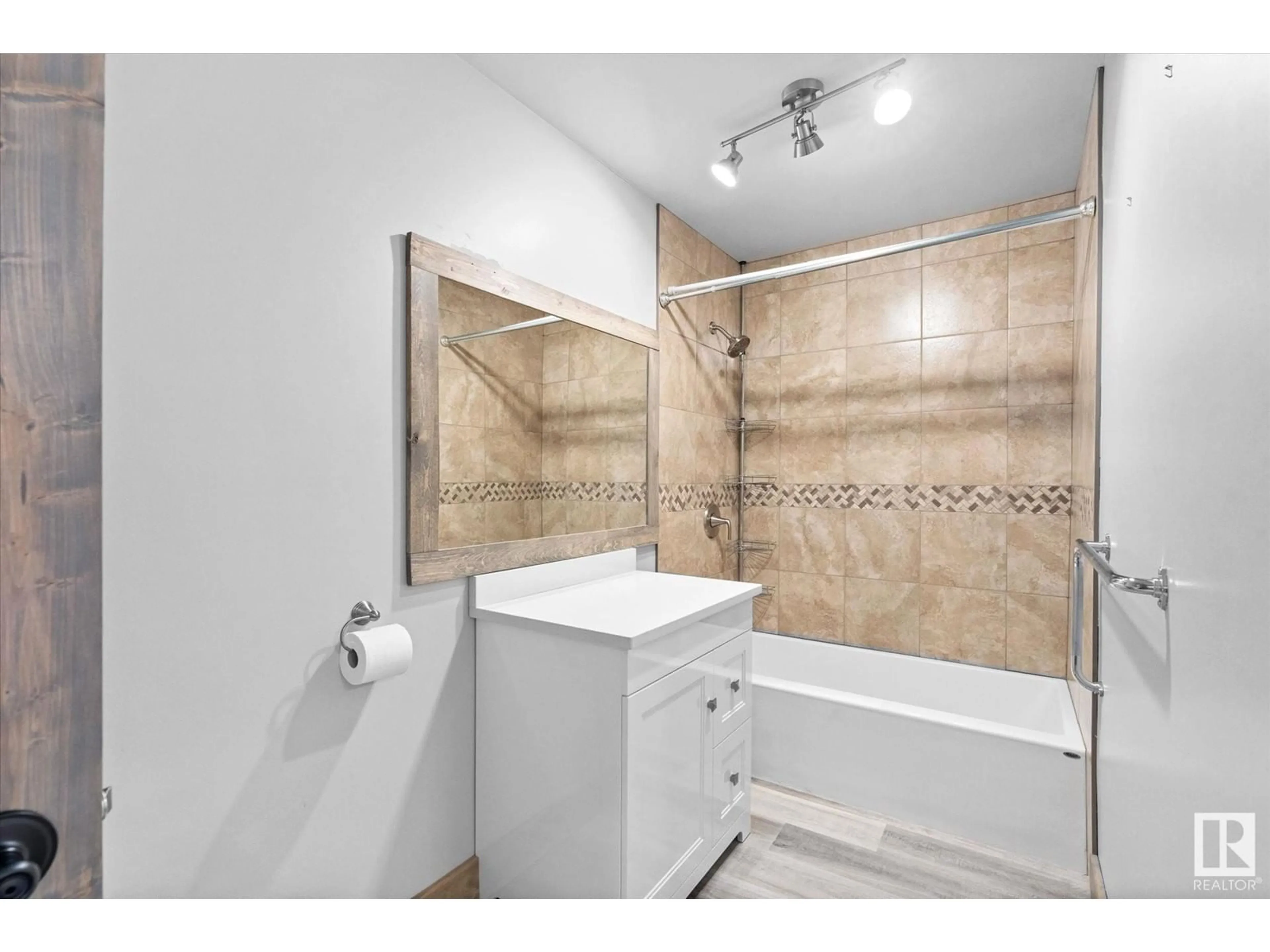 Standard bathroom, ceramic/tile floor for 4925 52 ST, Entwistle Alberta T0E0S0