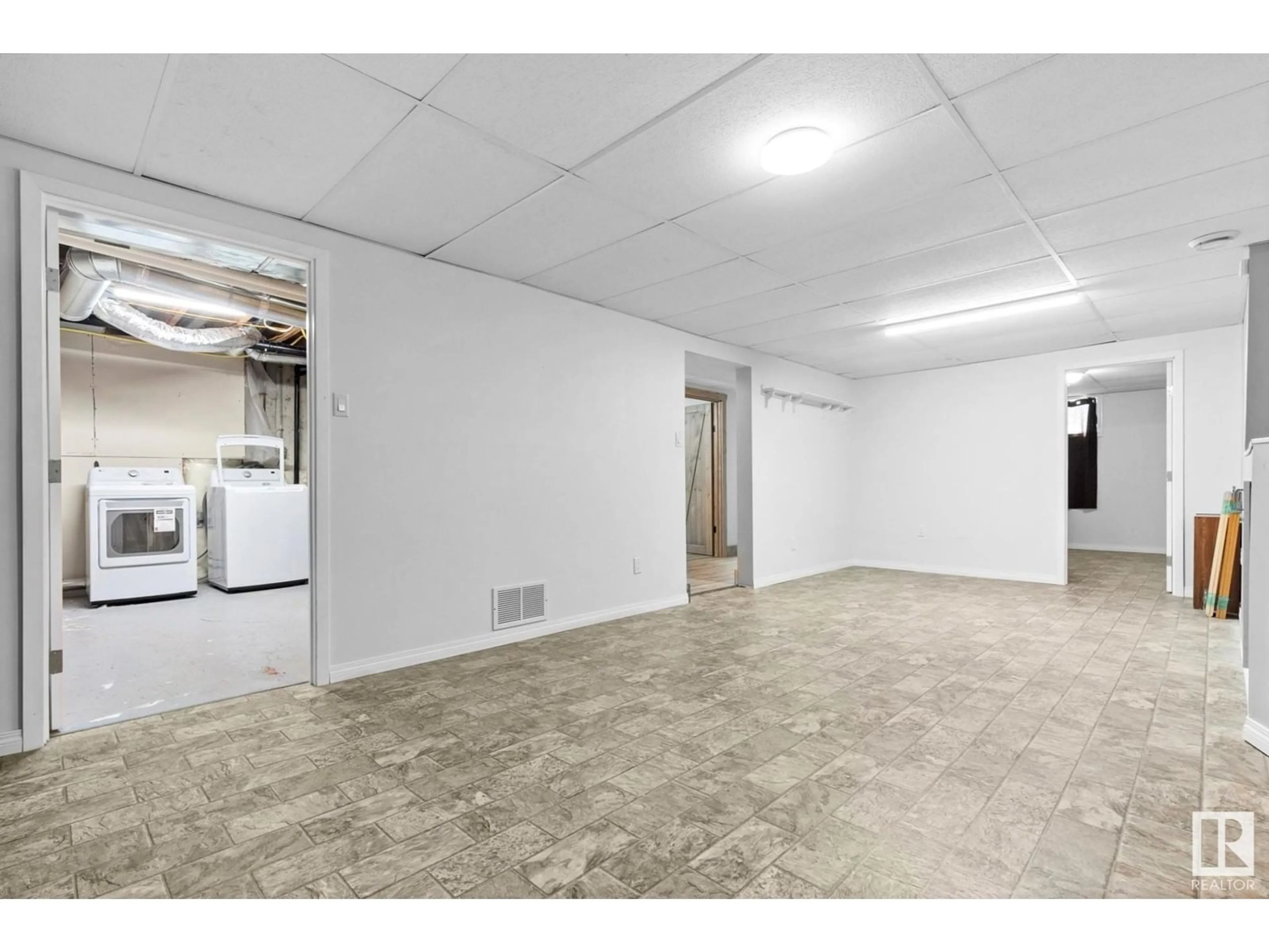 A pic of a room for 4925 52 ST, Entwistle Alberta T0E0S0