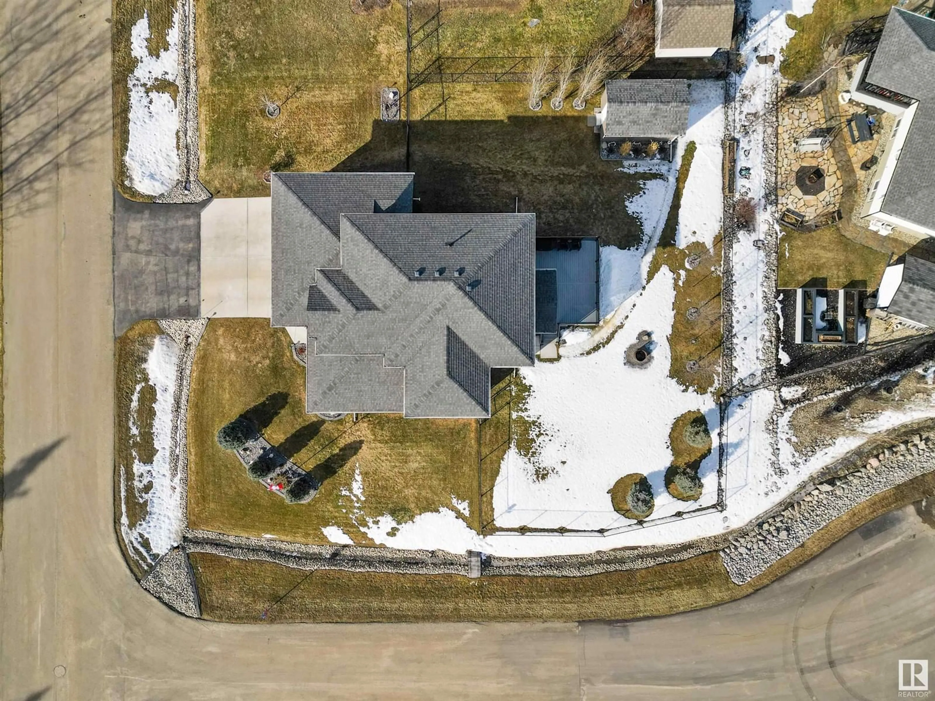 A pic from outside/outdoor area/front of a property/back of a property/a pic from drone, street for 222 49119 RR 73, Rural Brazeau County Alberta T7A0B9