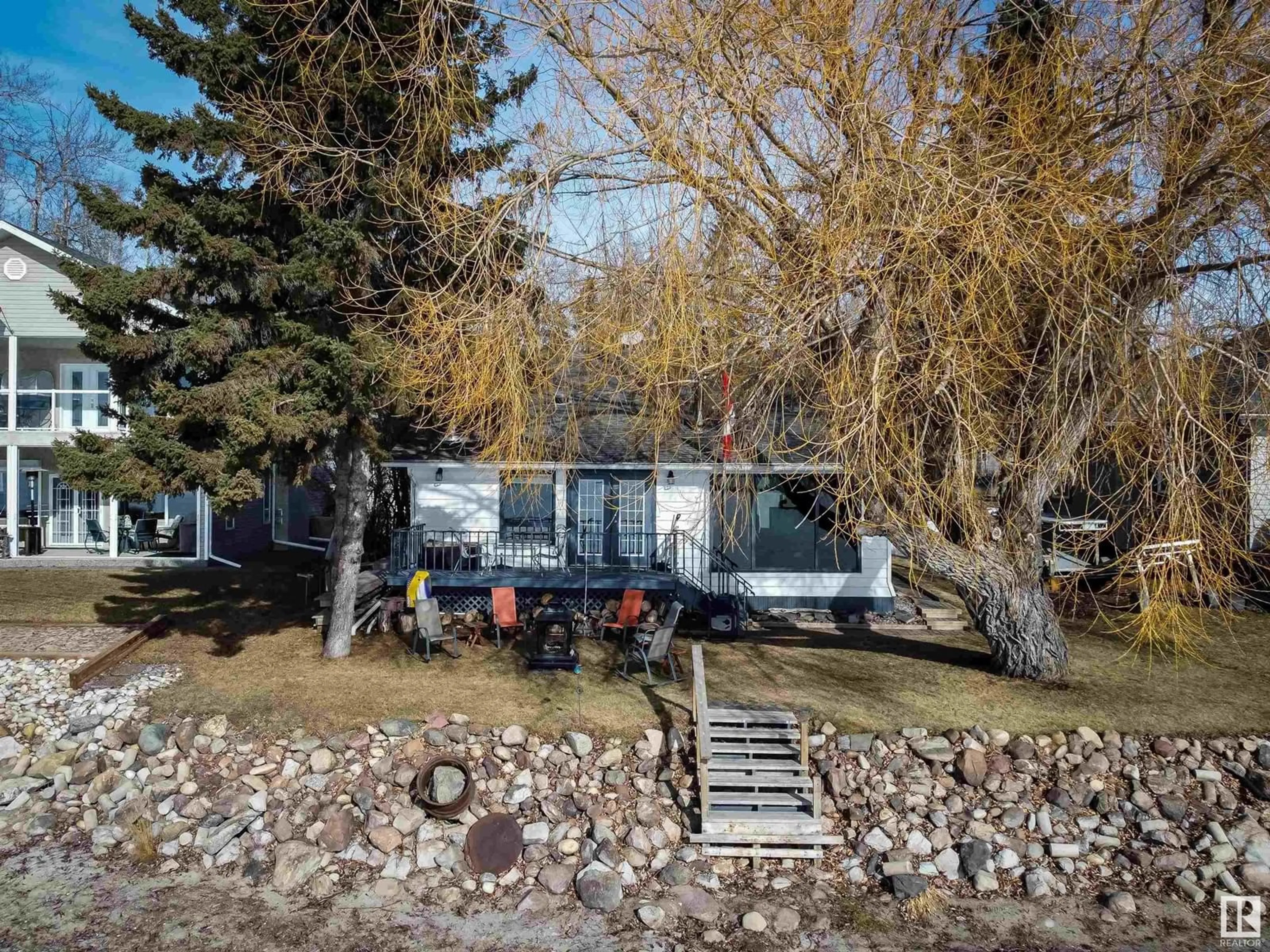 A pic from outside/outdoor area/front of a property/back of a property/a pic from drone, unknown for 707 7 ST, Rural Lac Ste. Anne County Alberta T0E1V0