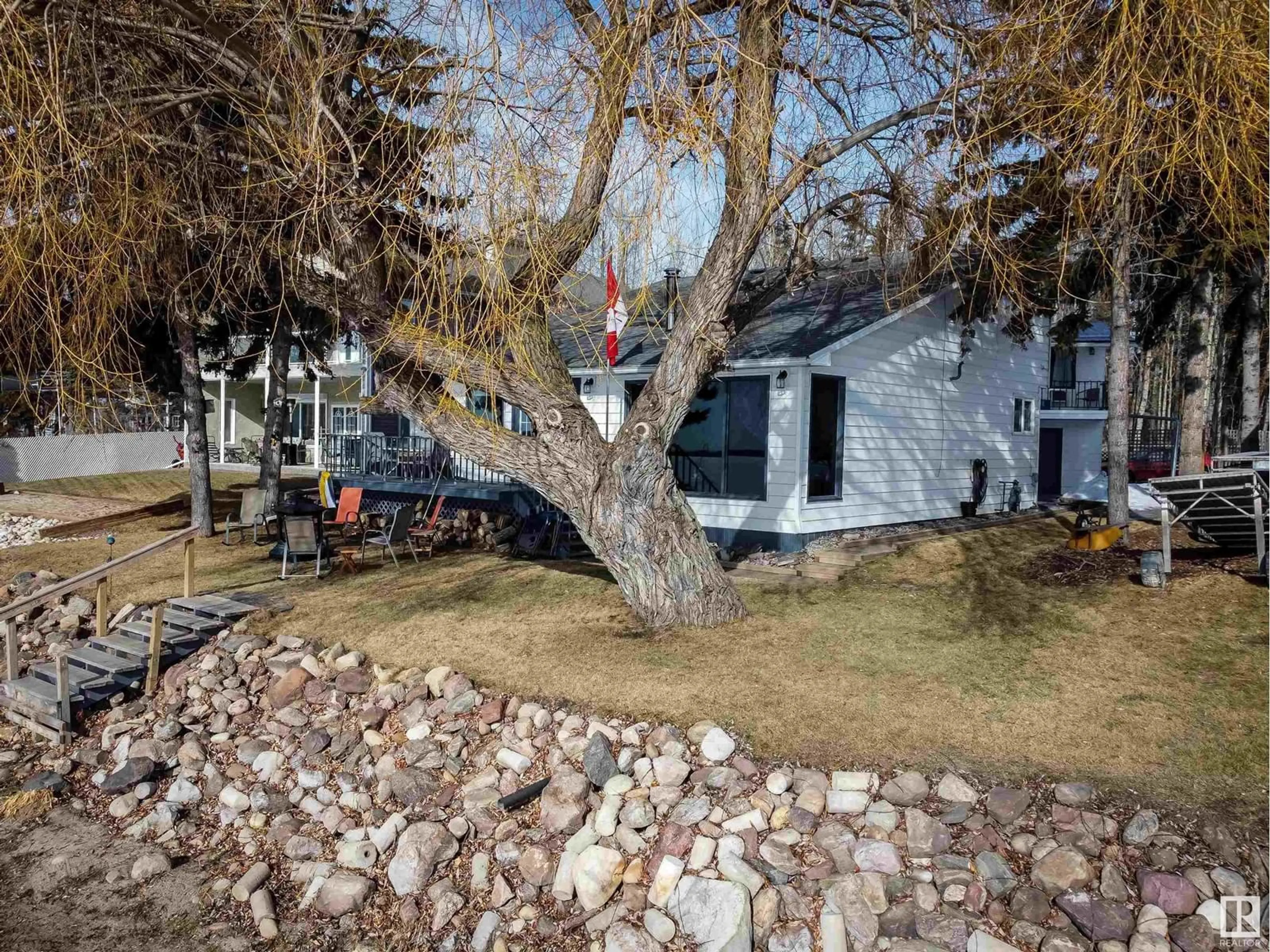 A pic from outside/outdoor area/front of a property/back of a property/a pic from drone, street for 707 7 ST, Rural Lac Ste. Anne County Alberta T0E1V0