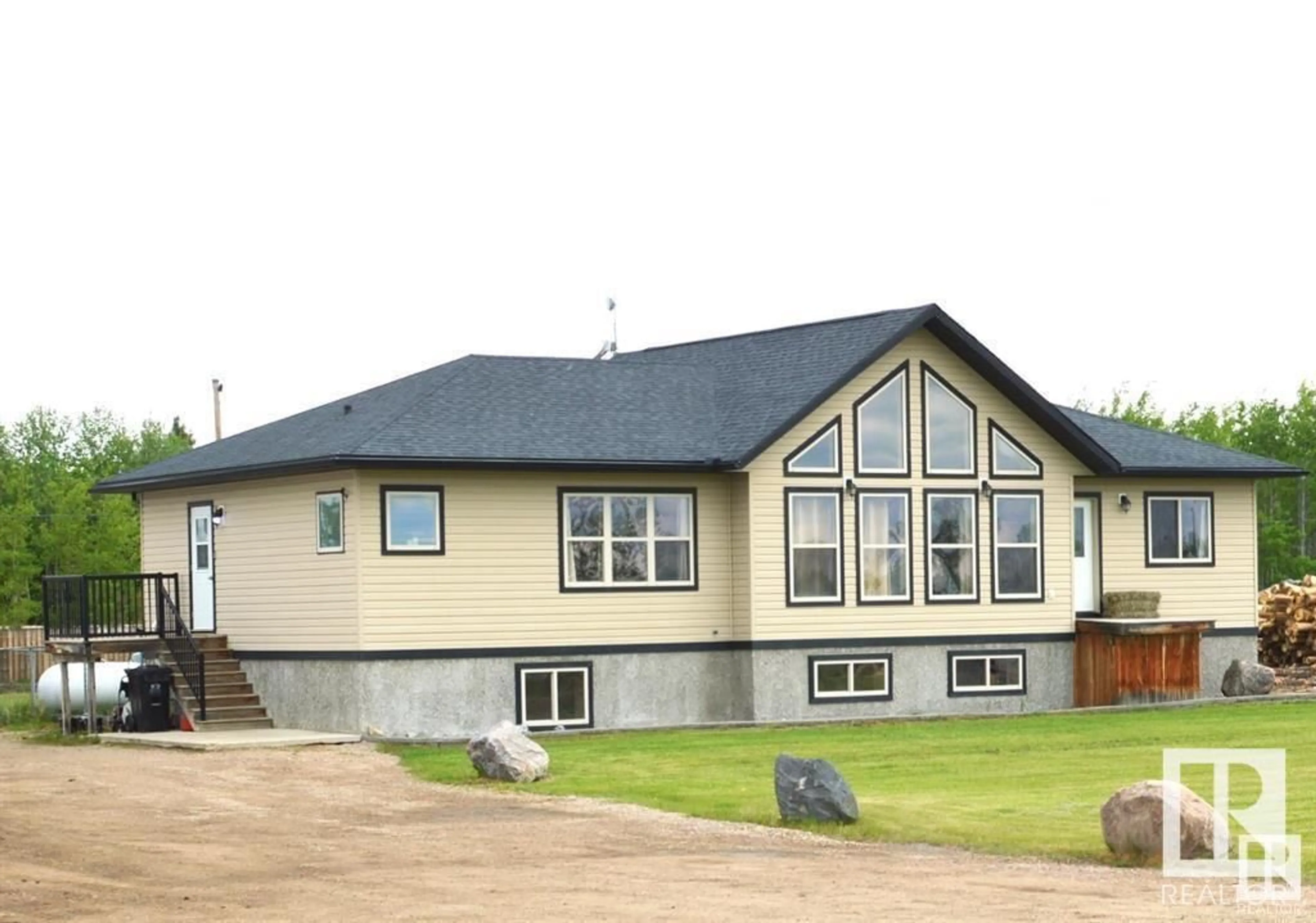 Home with vinyl exterior material, building for 4503 47 AV, Ardmore Alberta T0A0B0